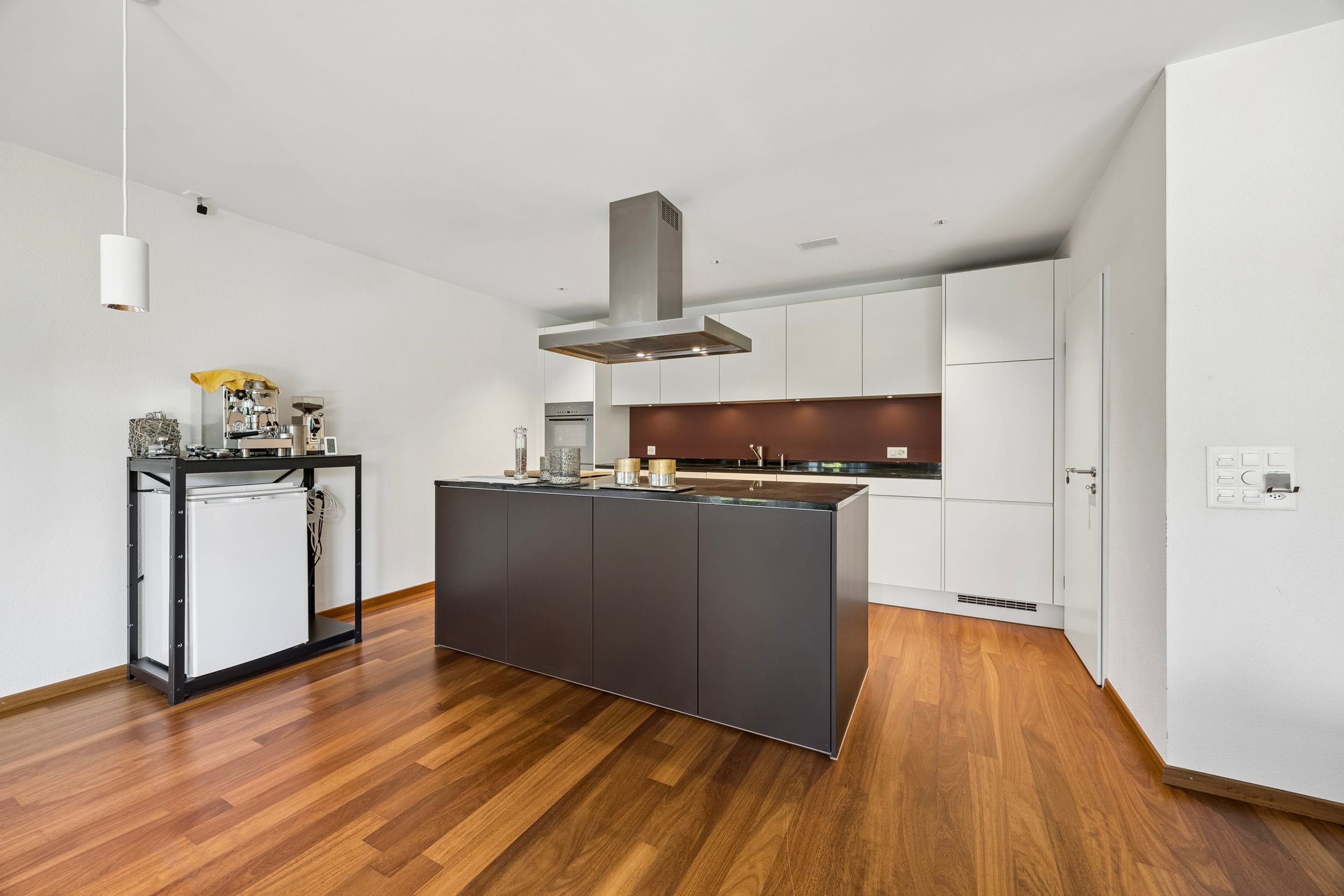 Hochwertige 3.5-Zimmer-Wohnung mit Balkon in Rümlang kaufen - Bild 1