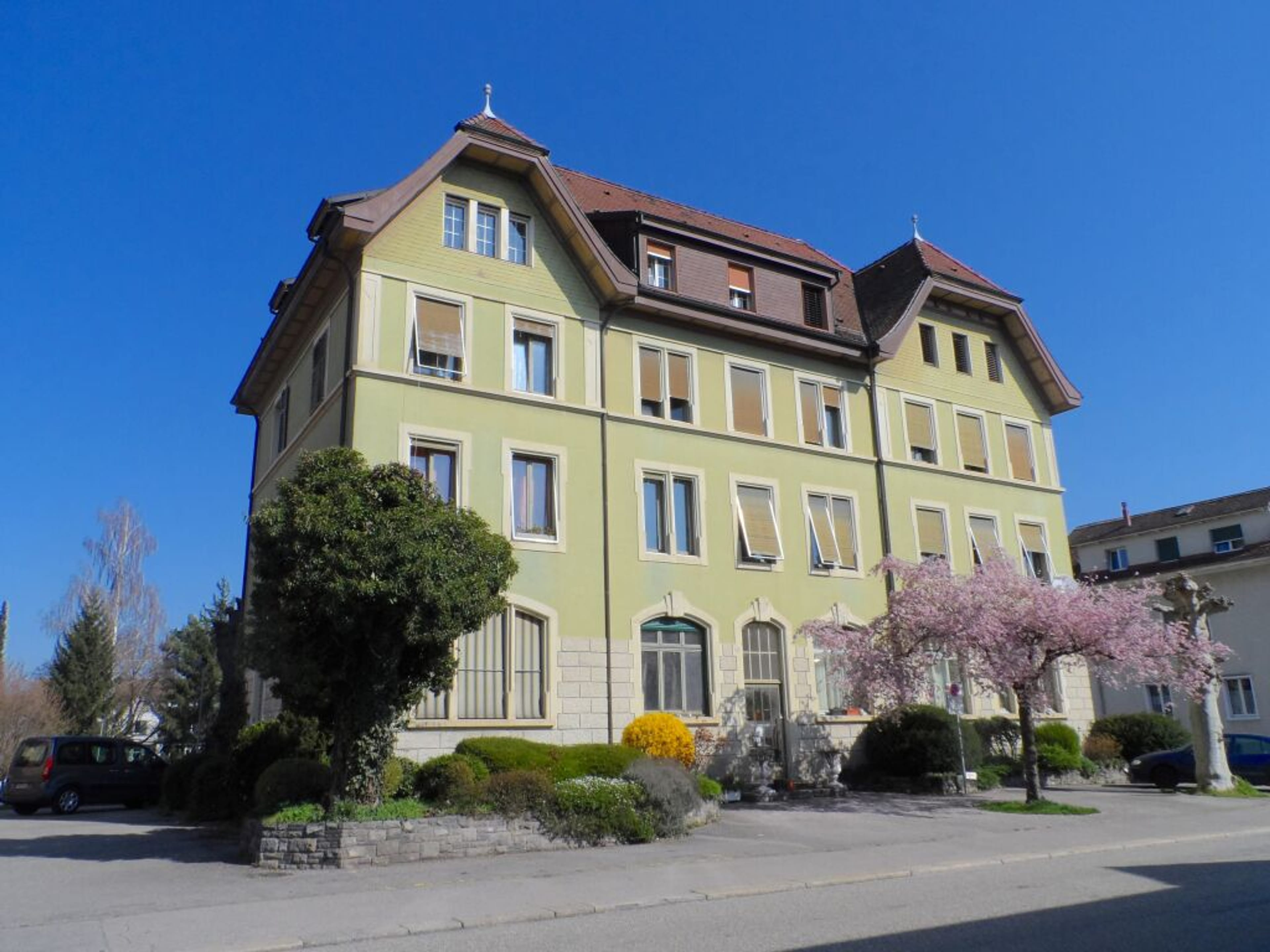 Zentrales Mehrfamilienhaus mit 8 Einheiten in Gerlafingen kaufen - Bild 1