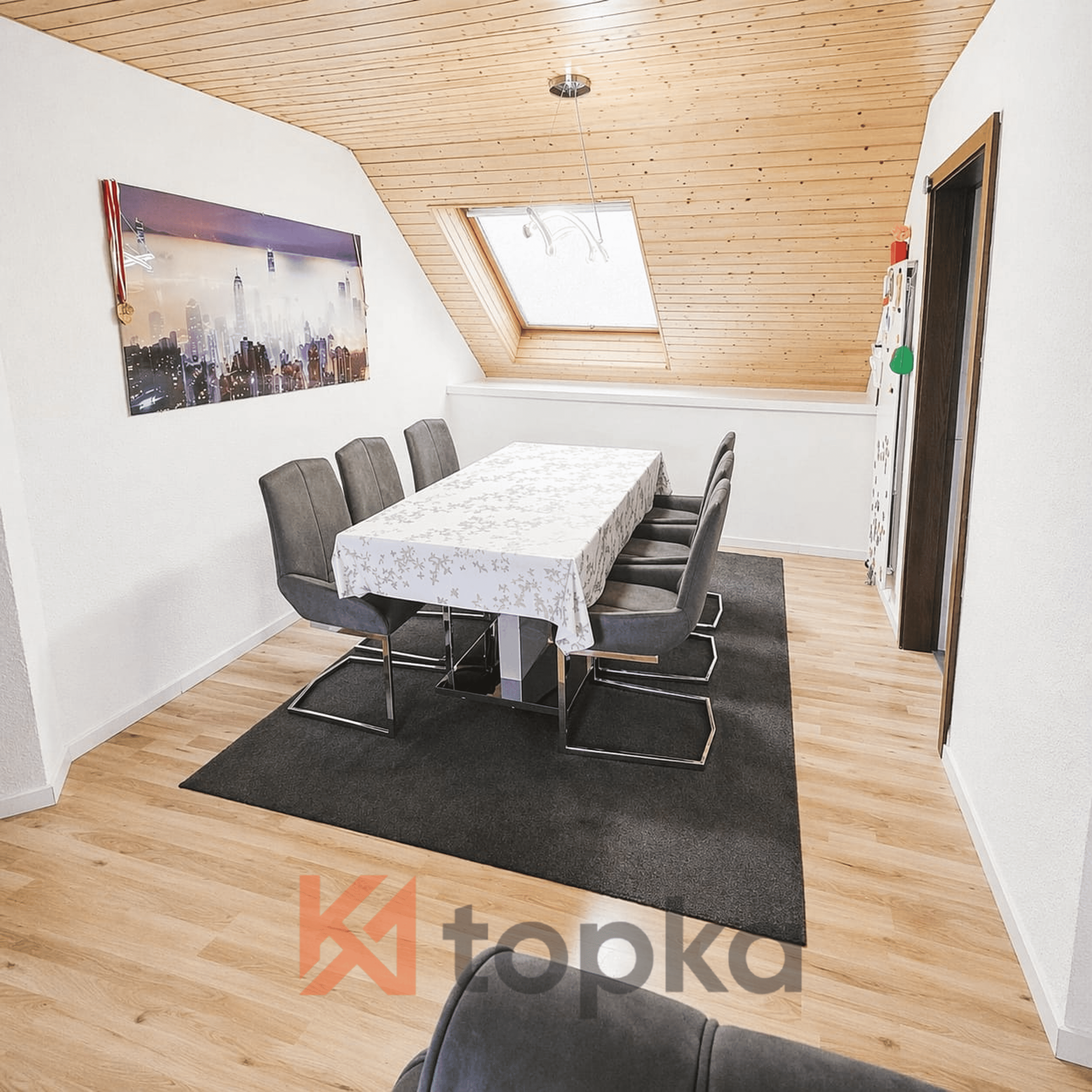 Helle 4.5-Zimmer-Dachwohnung mit unverbaubarem Weitblick & ruhiger Lage in Ganterschwil - Bild 5
