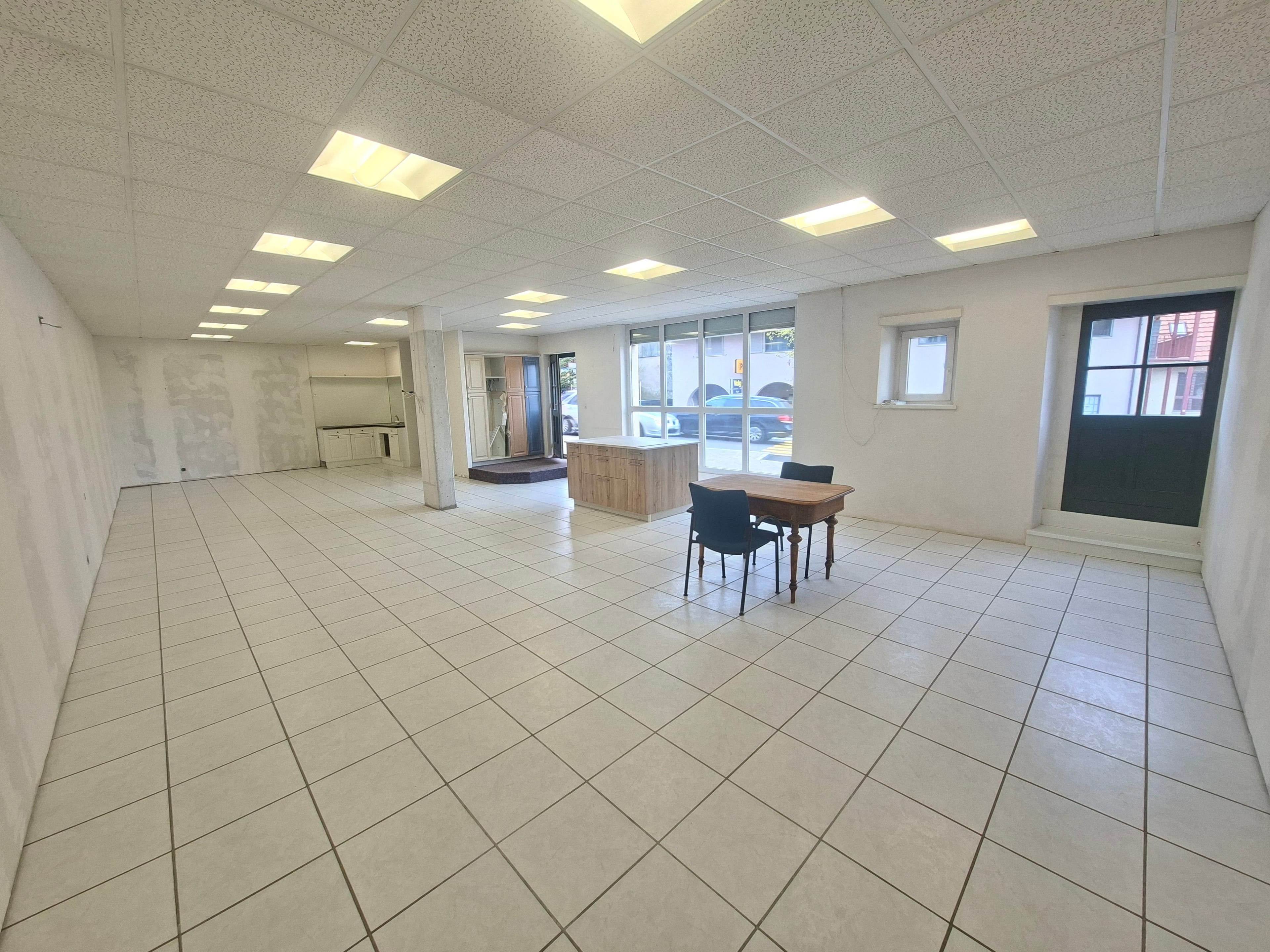 91 m² Gewerbefläche mit Parkplatz in Nuglar mieten - Bild 2