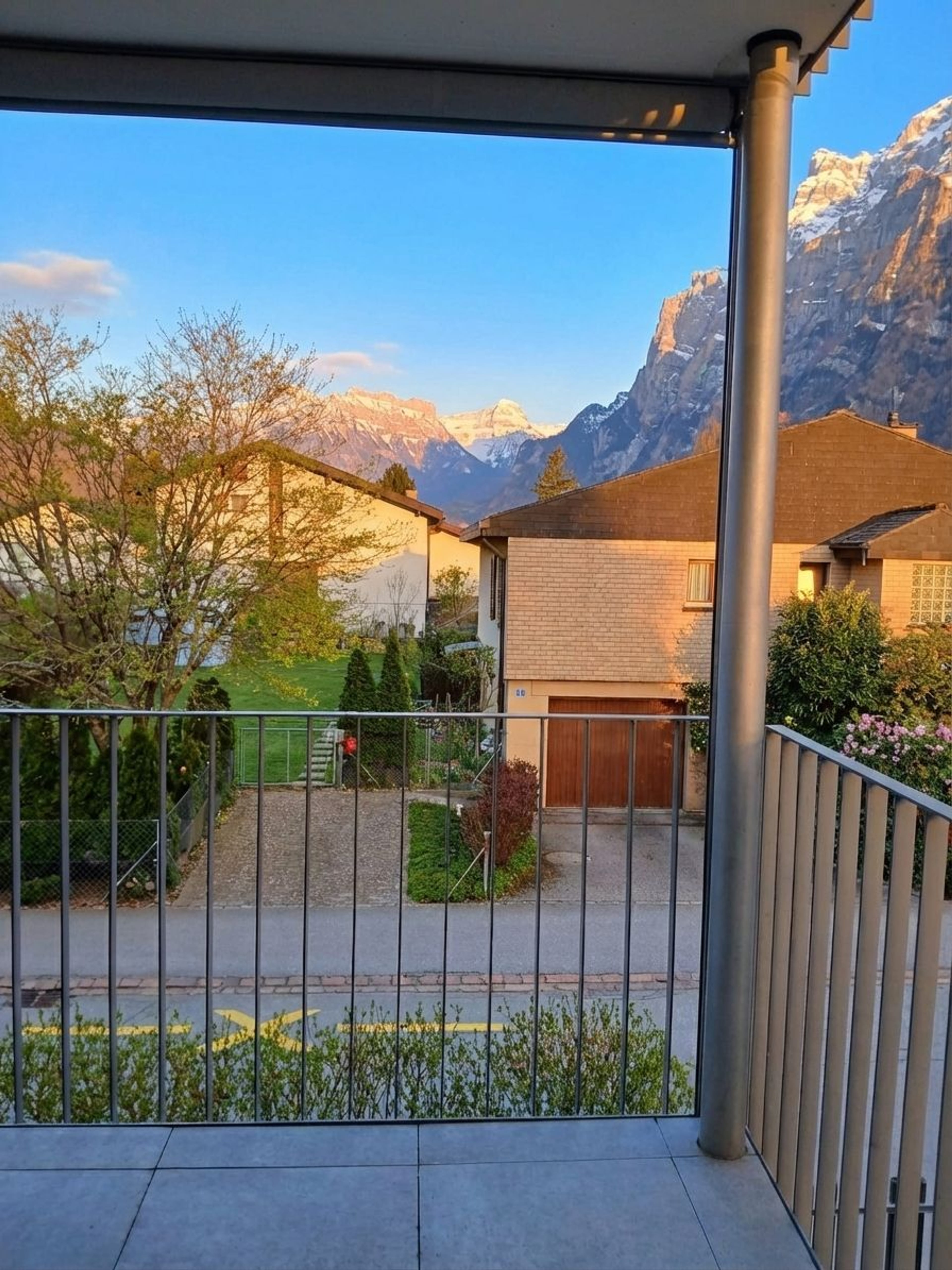 Helle 4.5-Zimmer-Wohnung mit Alpenblick in Mollis - Bild 8