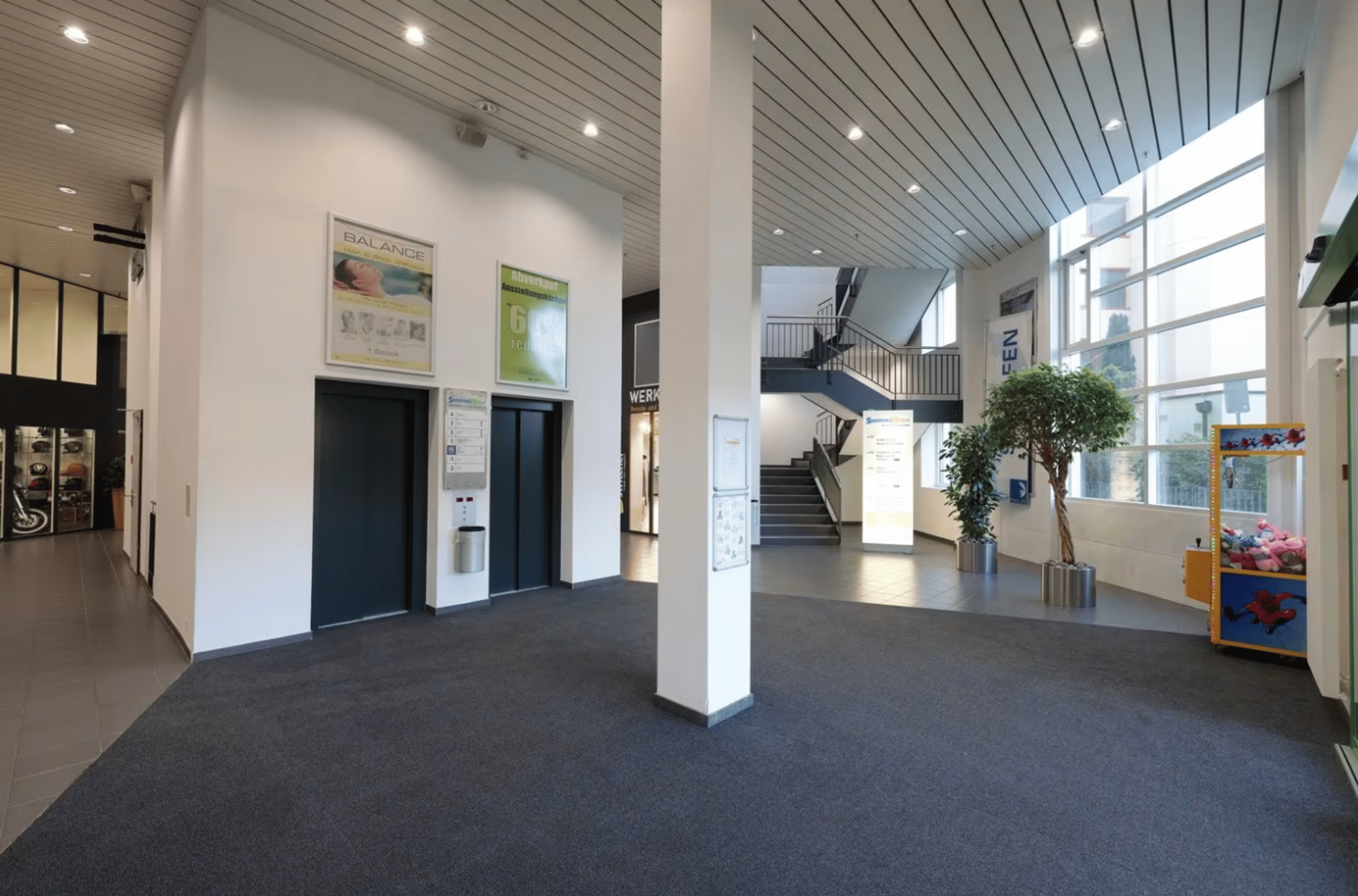 Attraktive Gewerbe- oder Verkaufsfläche mit grosser Fensterfront - 1'089 m² an Top-Lage! - Bild 2