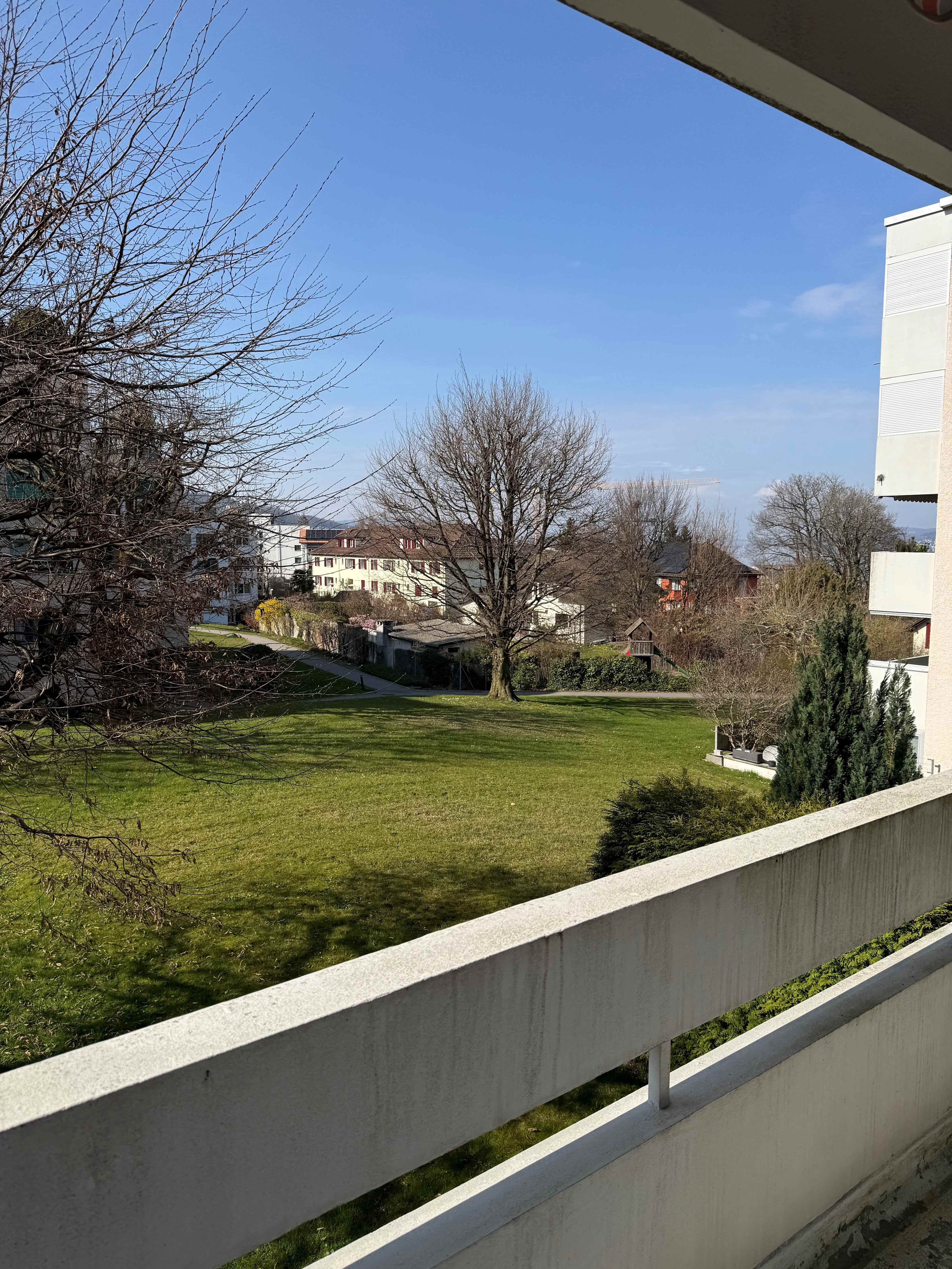 Helle 2.5-Zimmer-Wohnung mit Grünblick in Horgen kaufen - Bild 1