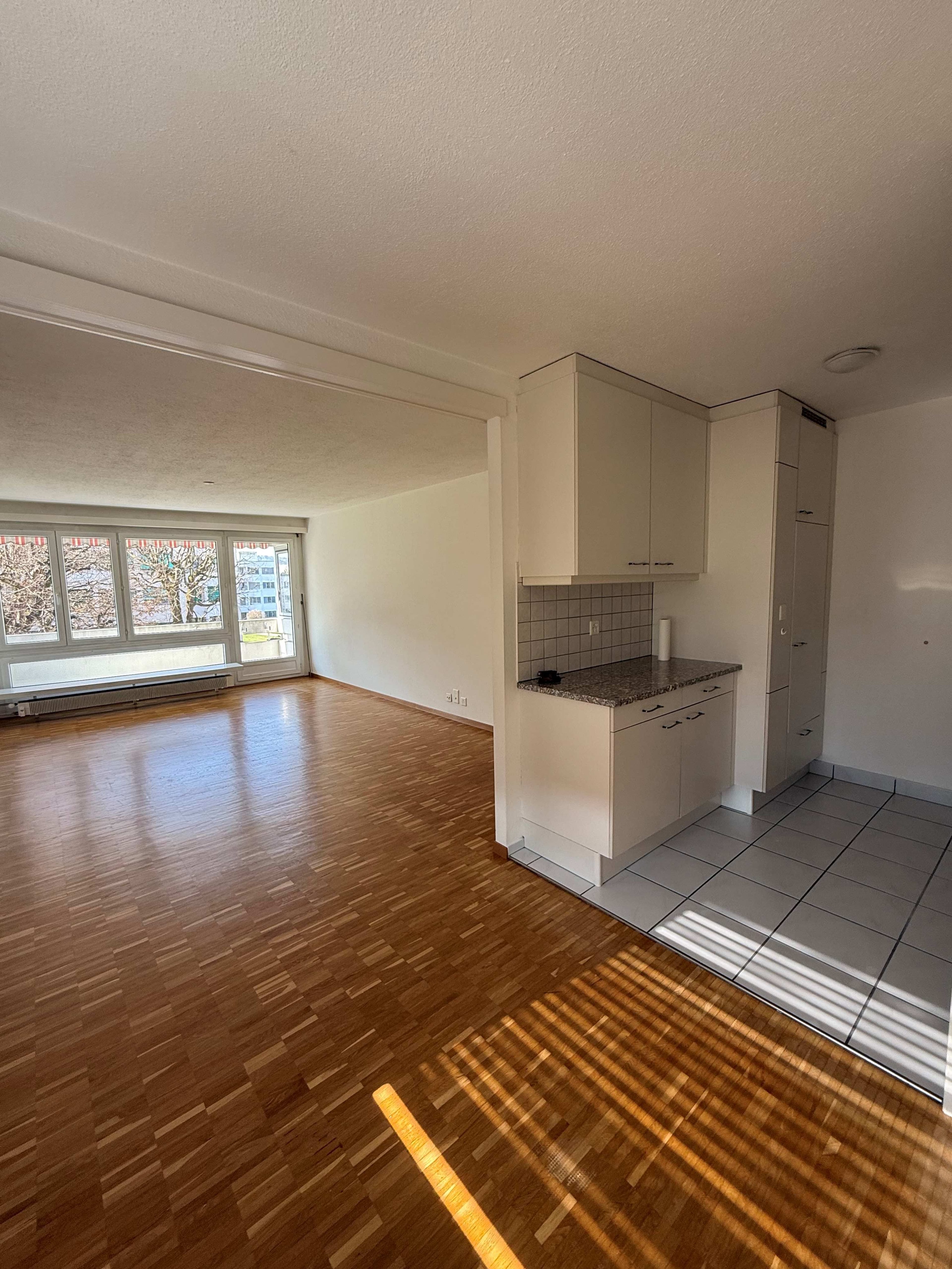 Helle 2.5-Zimmer-Wohnung mit Grünblick in Horgen kaufen - Bild 3