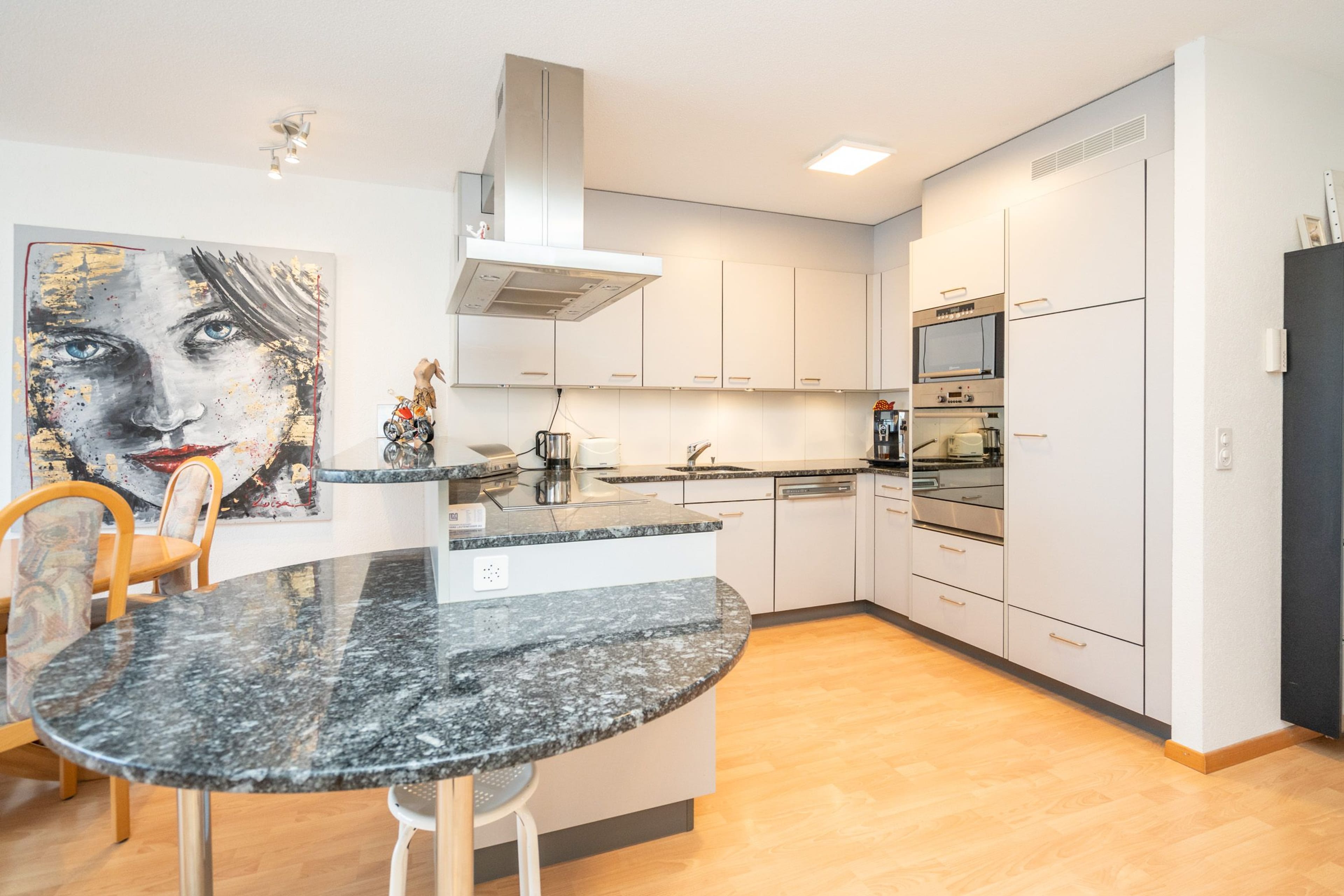 3.5-Zimmer-Wohnung mit 1 Aussenparkplatz und 1 Einstellhallenplatz - 1