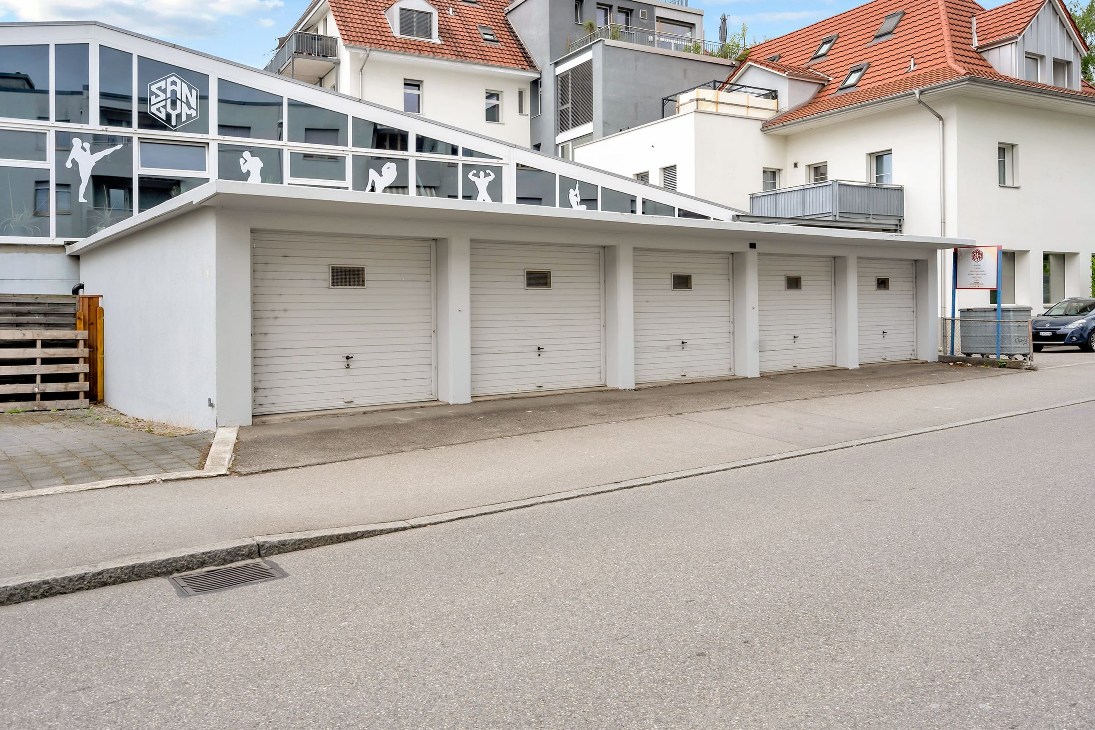 Mehrfamilienhaus mit 5 Wohnungen und Garagentrakt - 4