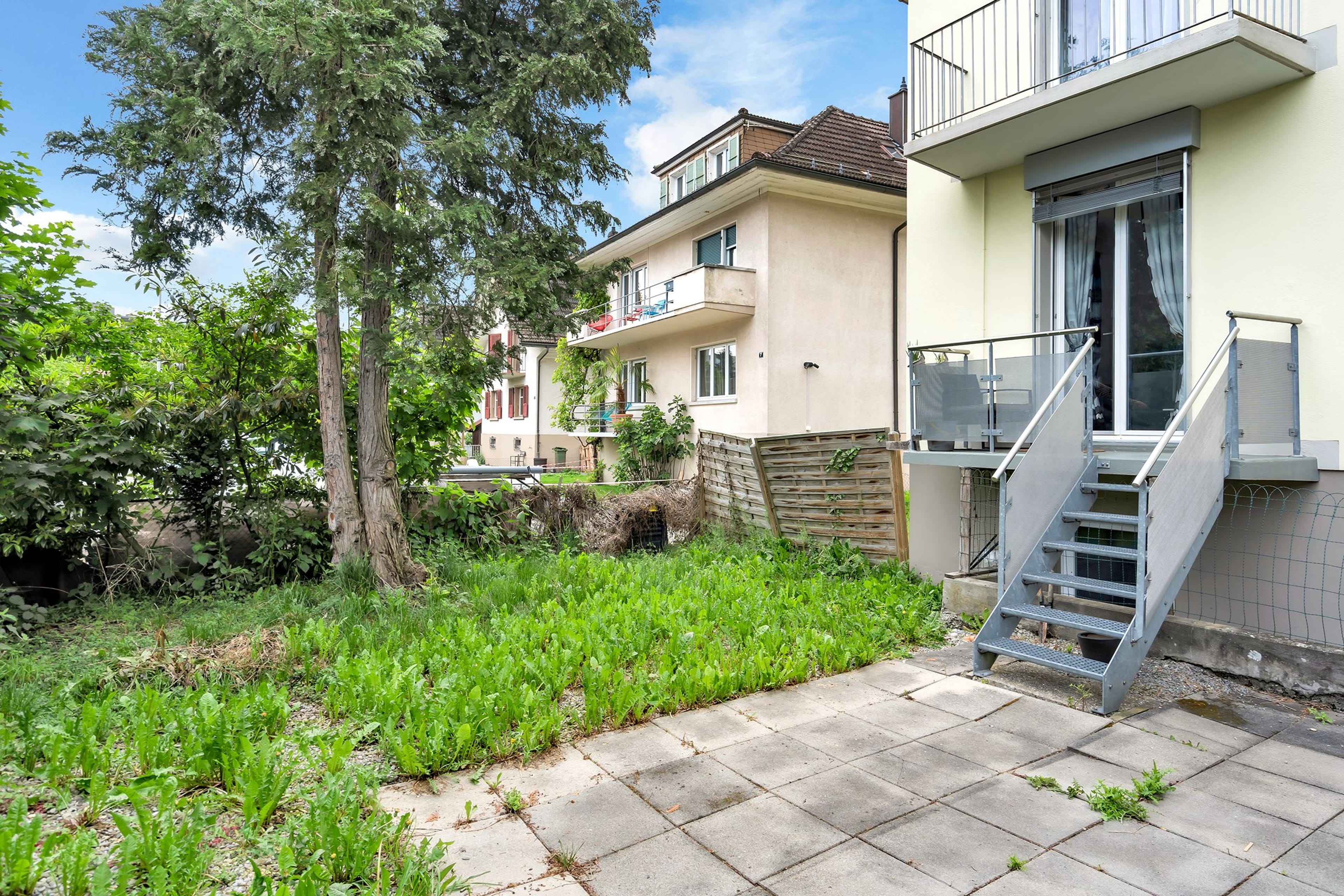 Mehrfamilienhaus mit 5 Wohnungen und Garagentrakt - 3