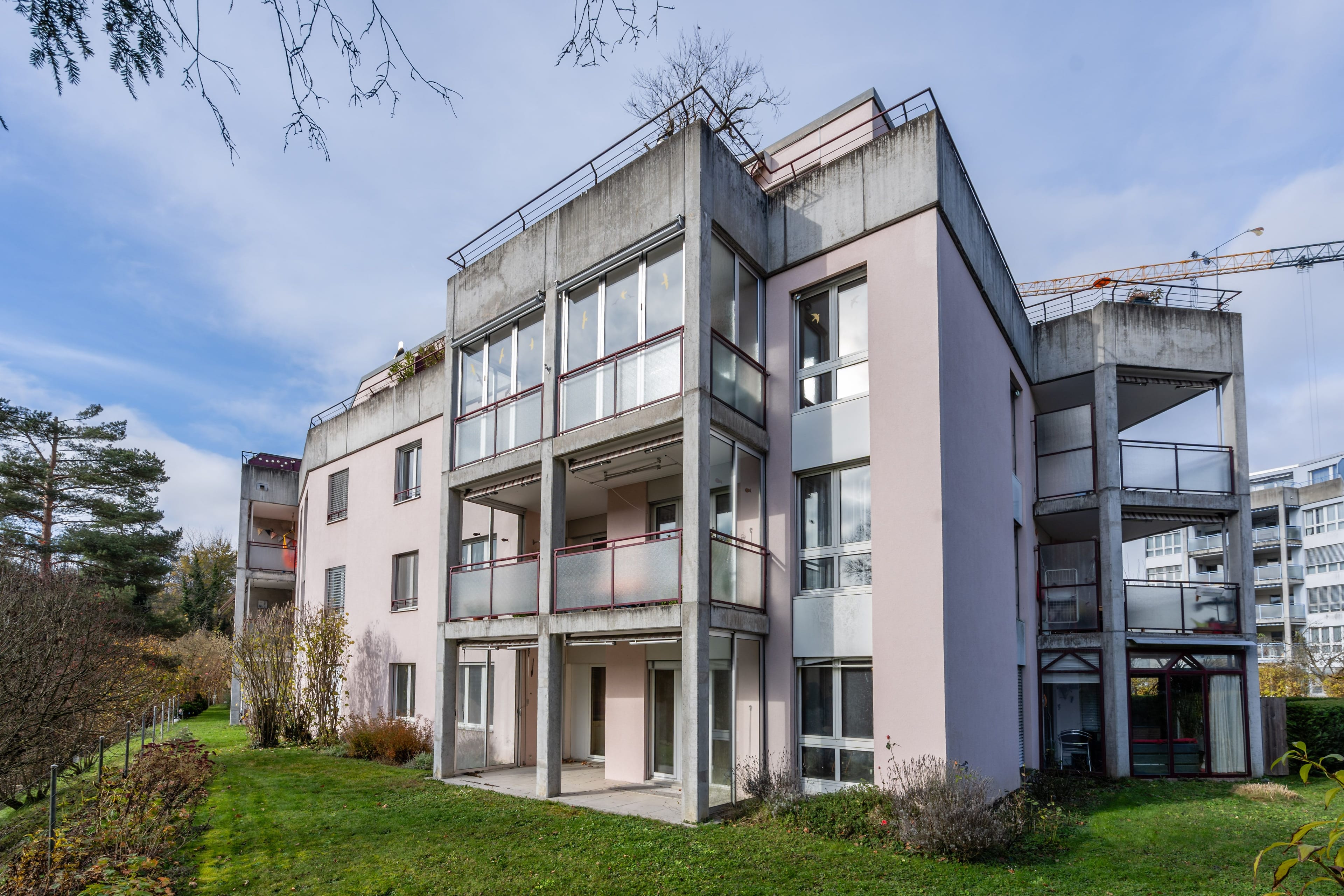 3.5 Zimmer-Eigentumswohnung mit Gartensitzplatz und Einstellhallenplatz - 1