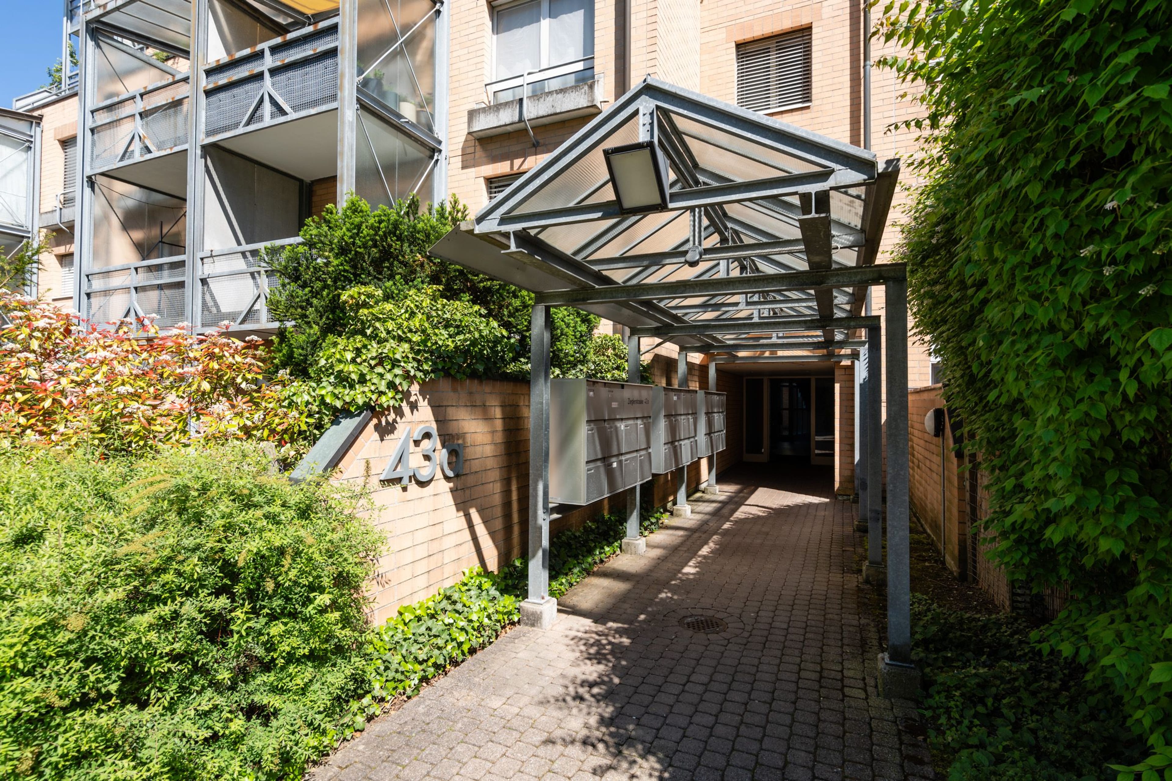 Immobilienanlage mit 35 Wohnungen, einer Bürofläche und Einstellhalle - 3