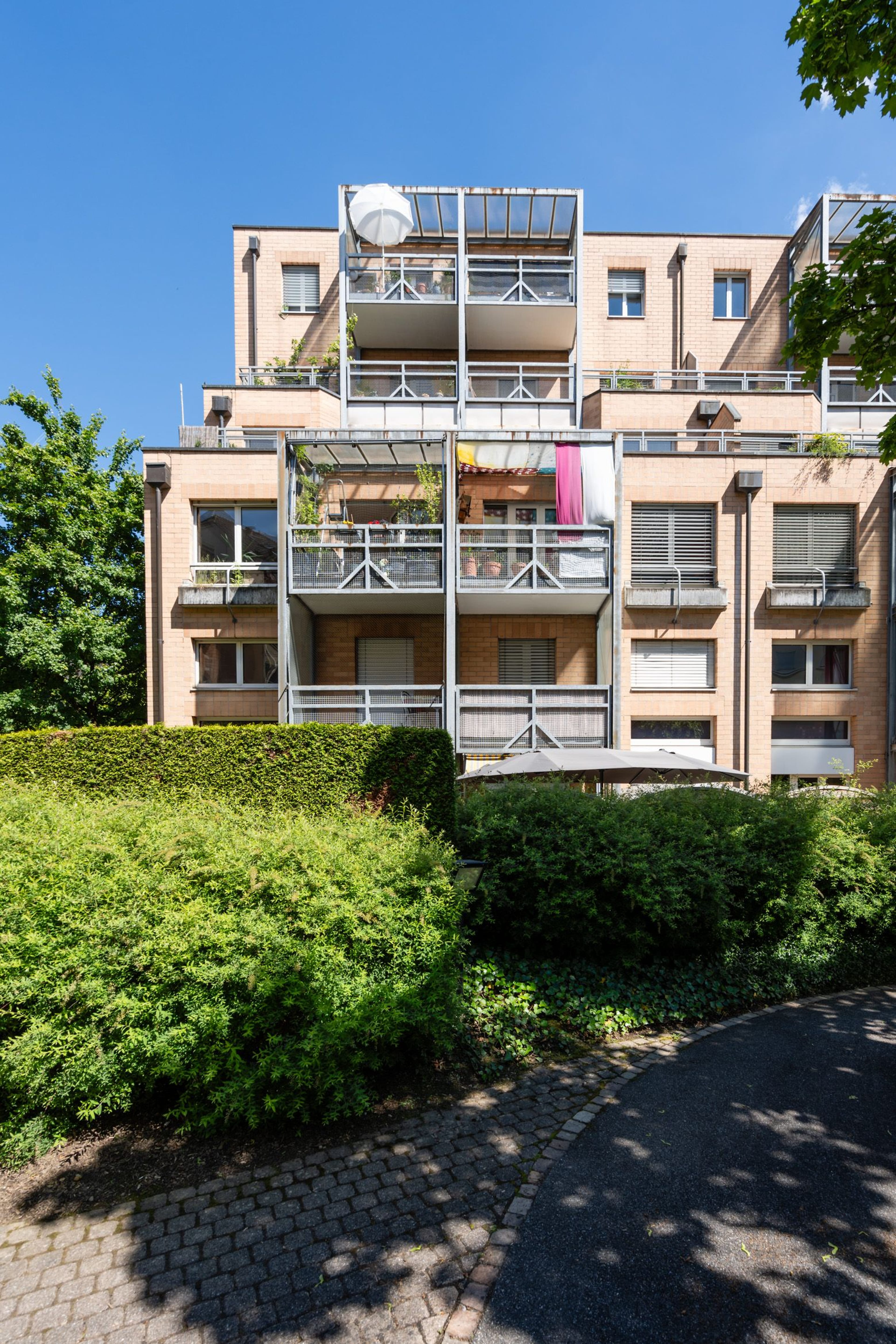 Immobilienanlage mit 35 Wohnungen, einer Bürofläche und Einstellhalle - 1