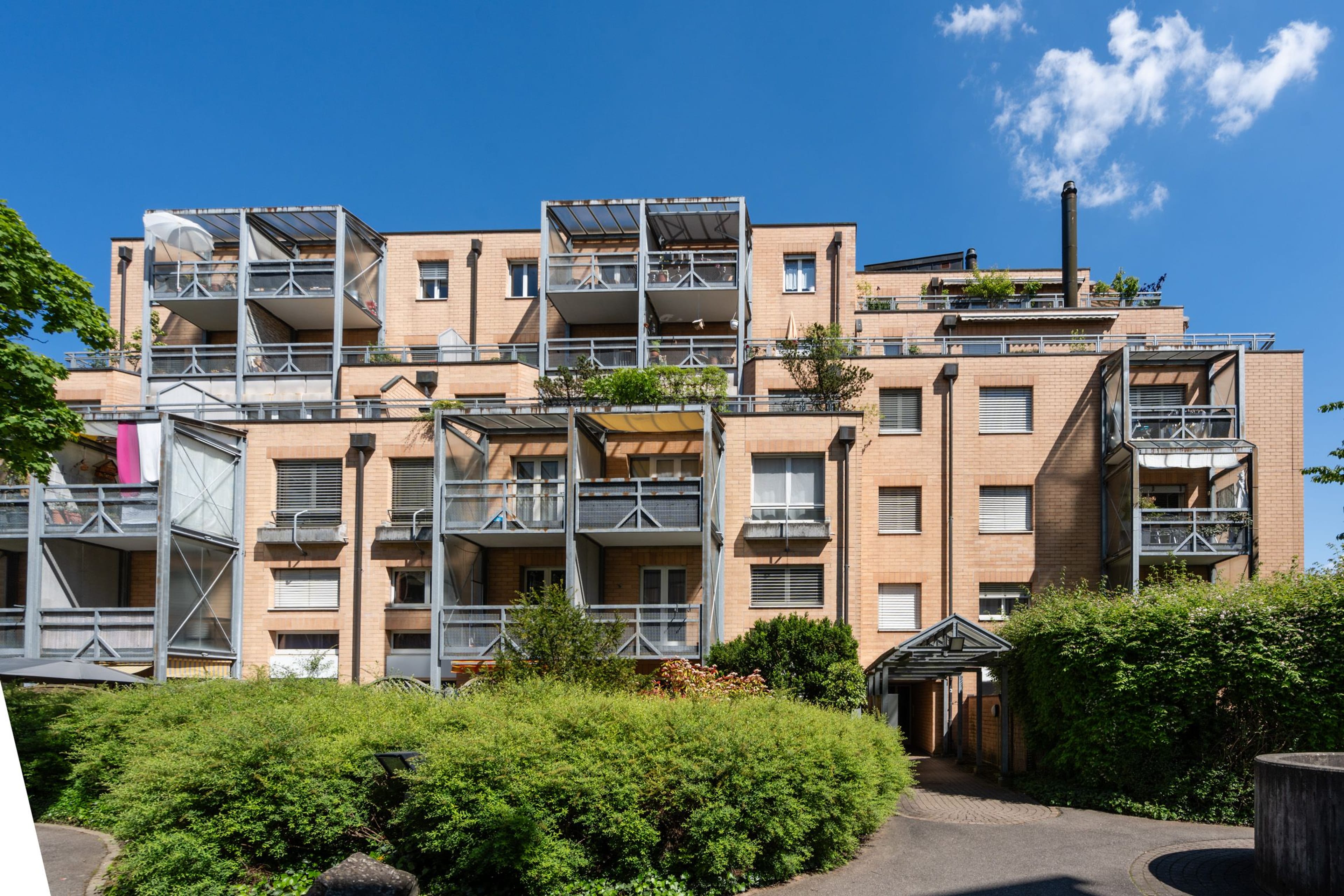 Immobilienanlage mit 35 Wohnungen, einer Bürofläche und Einstellhalle - 2