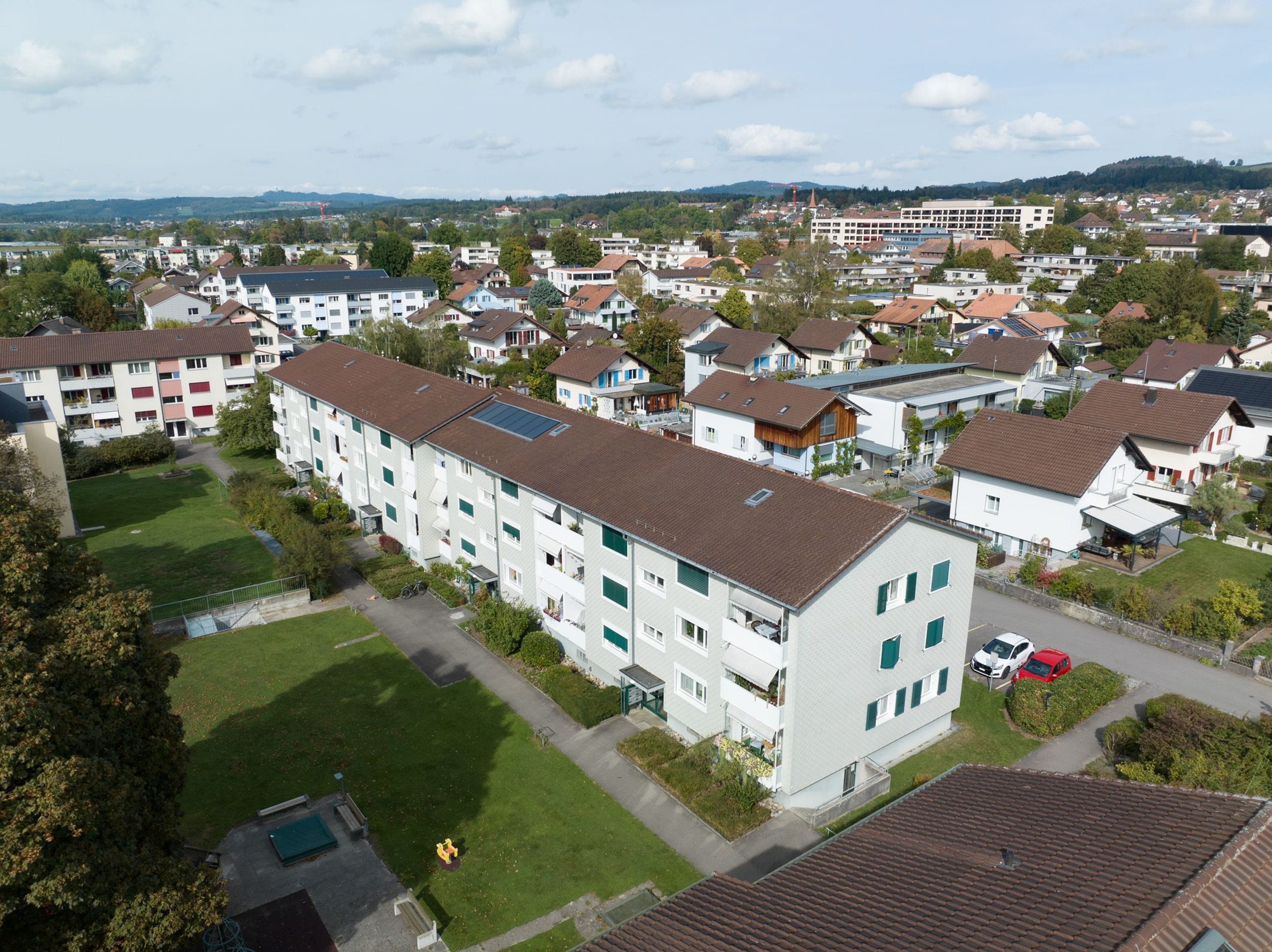 Anlageobjekt: Vier Mehrfamilienhäuser mit 24 Wohnungen und 28 Aussenparkplätzen - 1