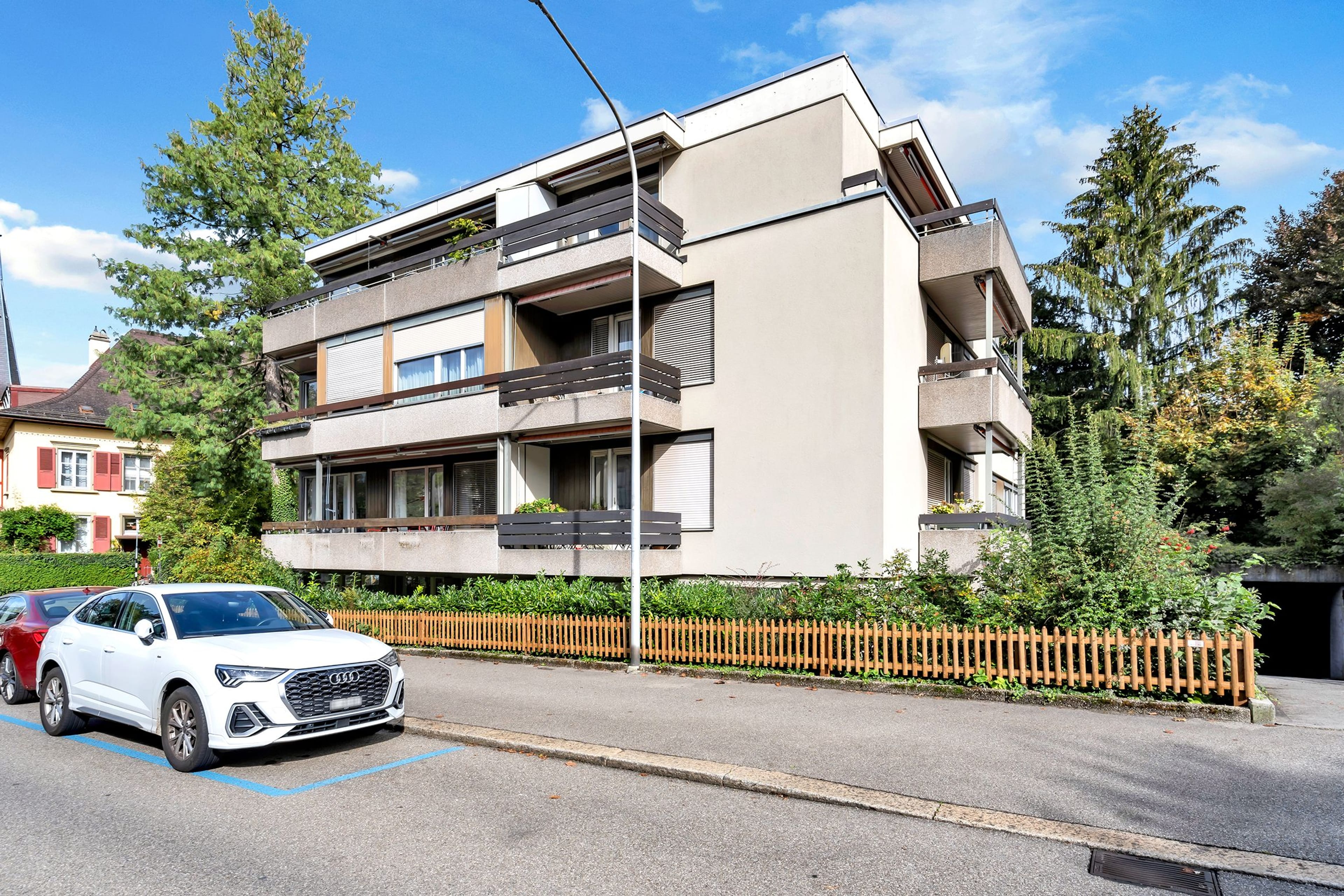 Grosszügige Gewerbefläche mit Nebenräumen und Einstellhallenplatz - 2