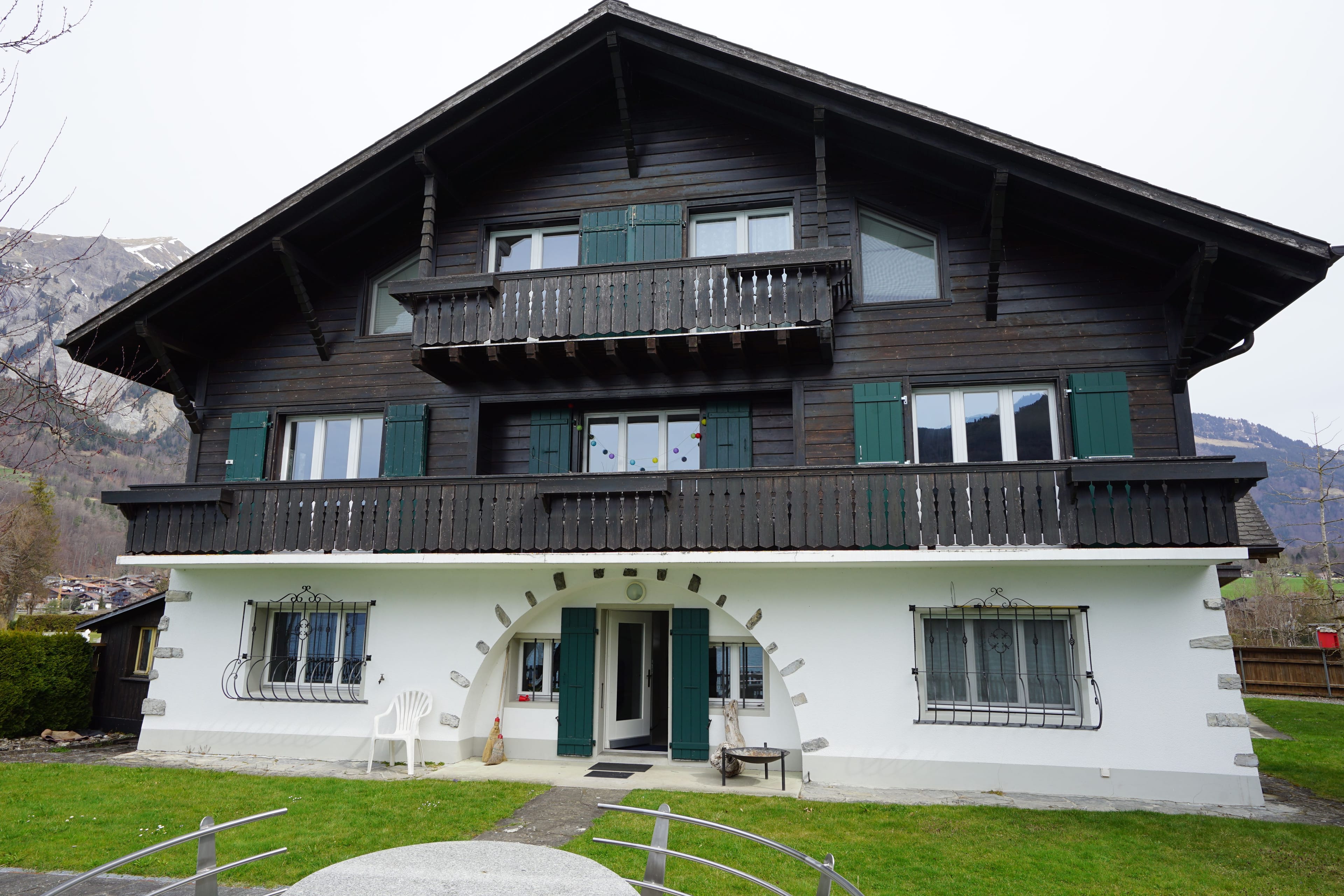 Alpine Idylle mit privatem Seeanstoss: Chalet «Aaregg» in Brienz - 2