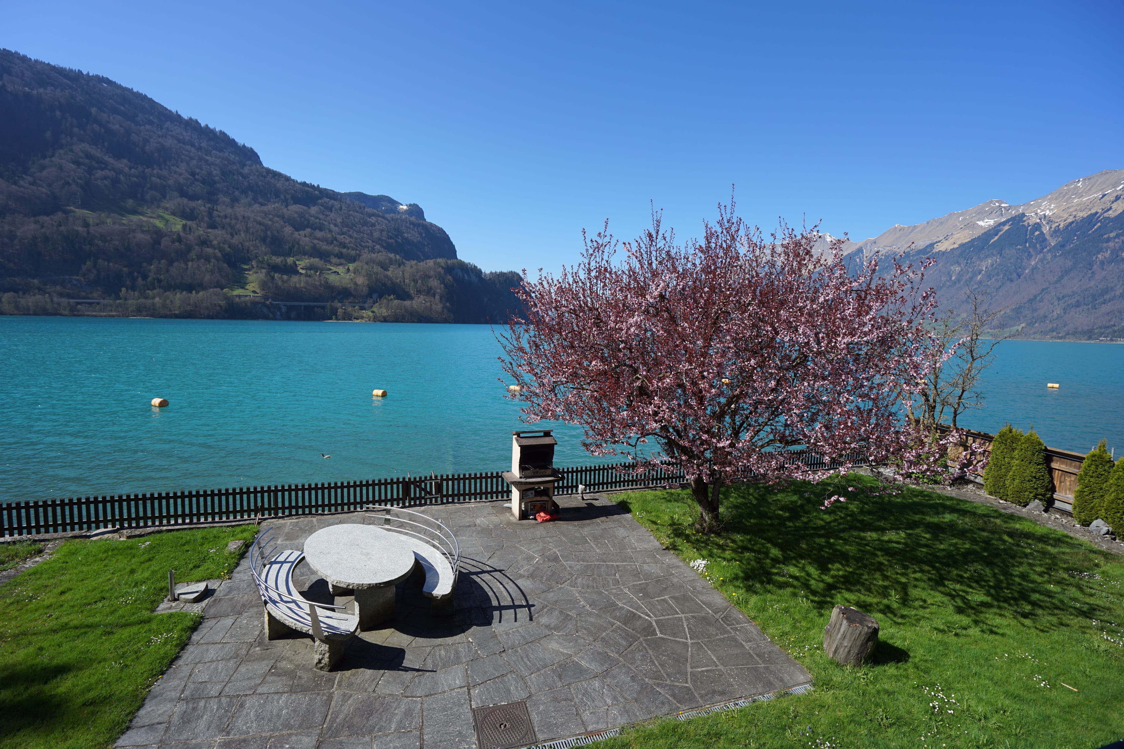 Alpine Idylle mit privatem Seeanstoss: Chalet «Aaregg» in Brienz - 1