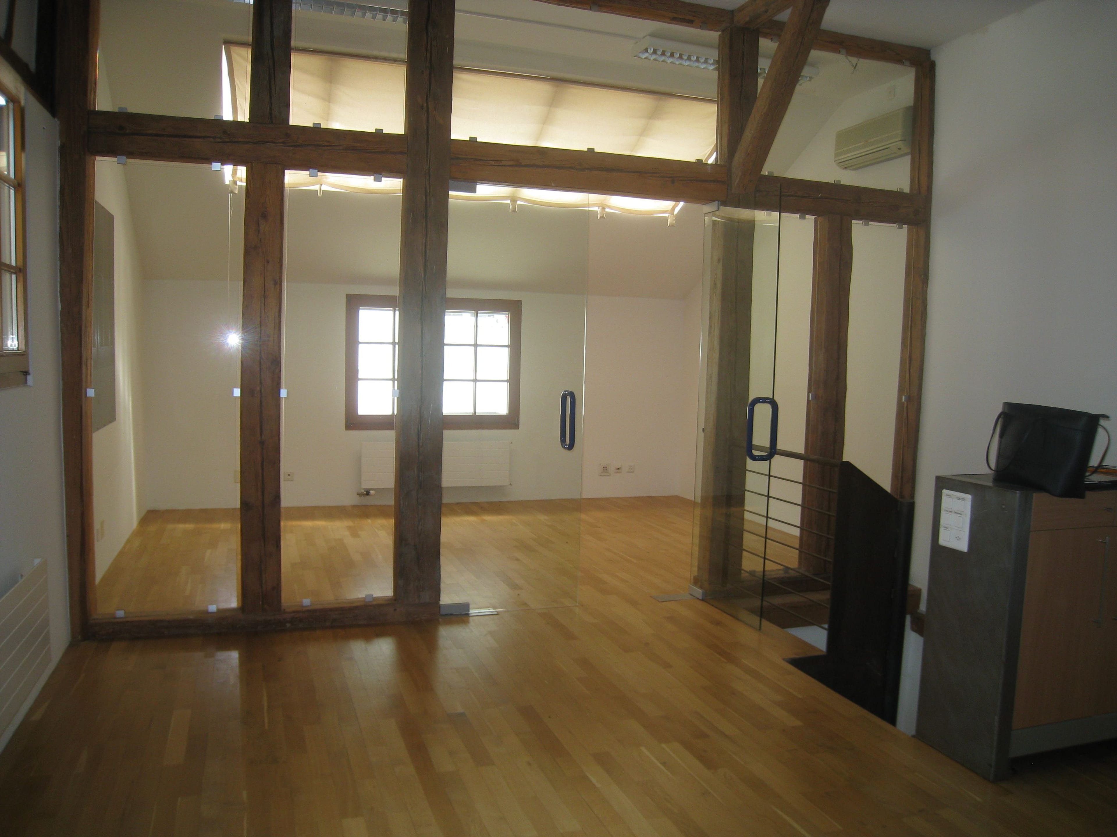 4.5-Zi. Eckhaus mit 272 m² Atelier/Büro in Eschlikon - 11