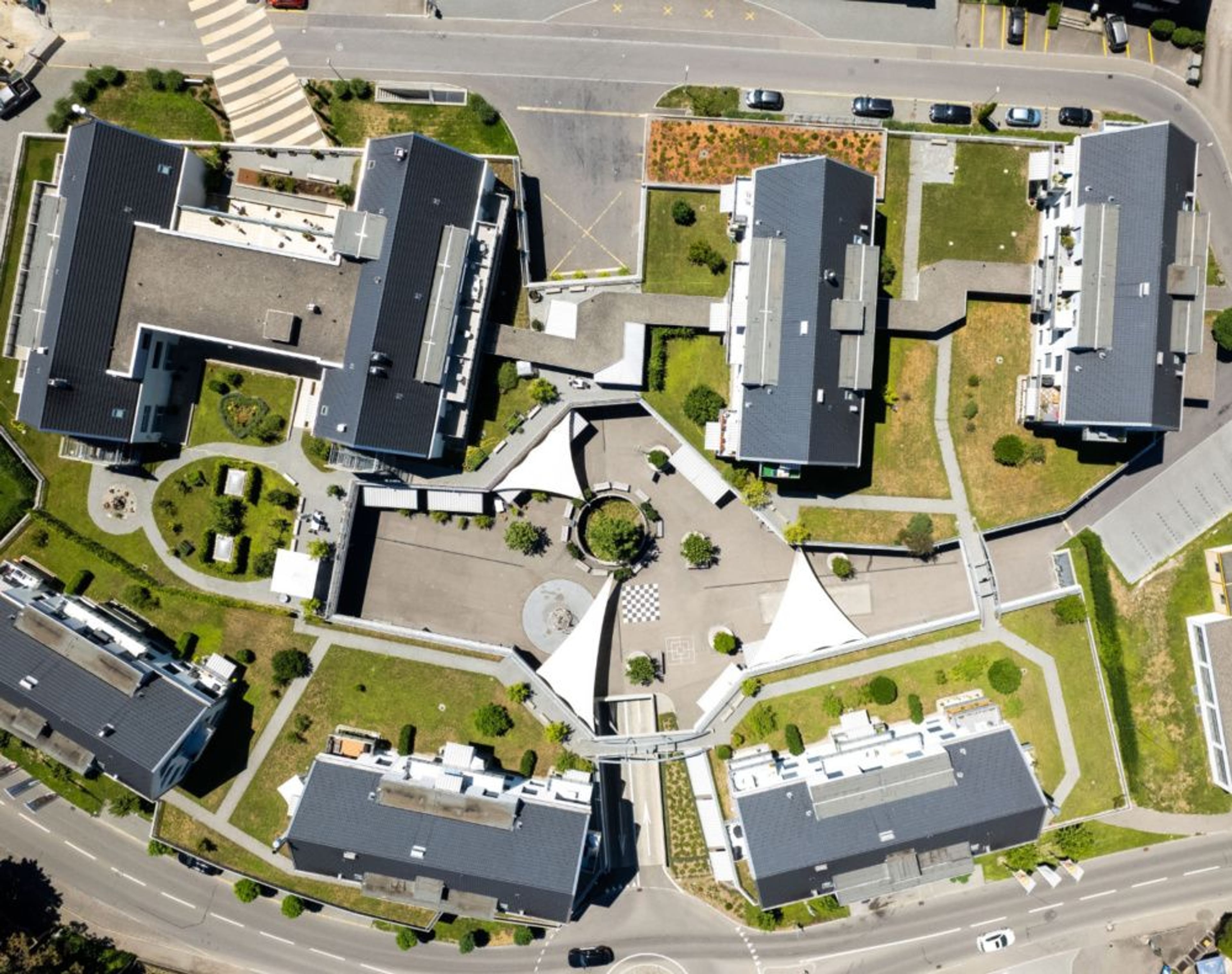 Immobilienanlage mit Wohnungen, Gewerbe-, Verkaufs- und Dienstleistungsflächen sowie Einstellhalle - Bild 2