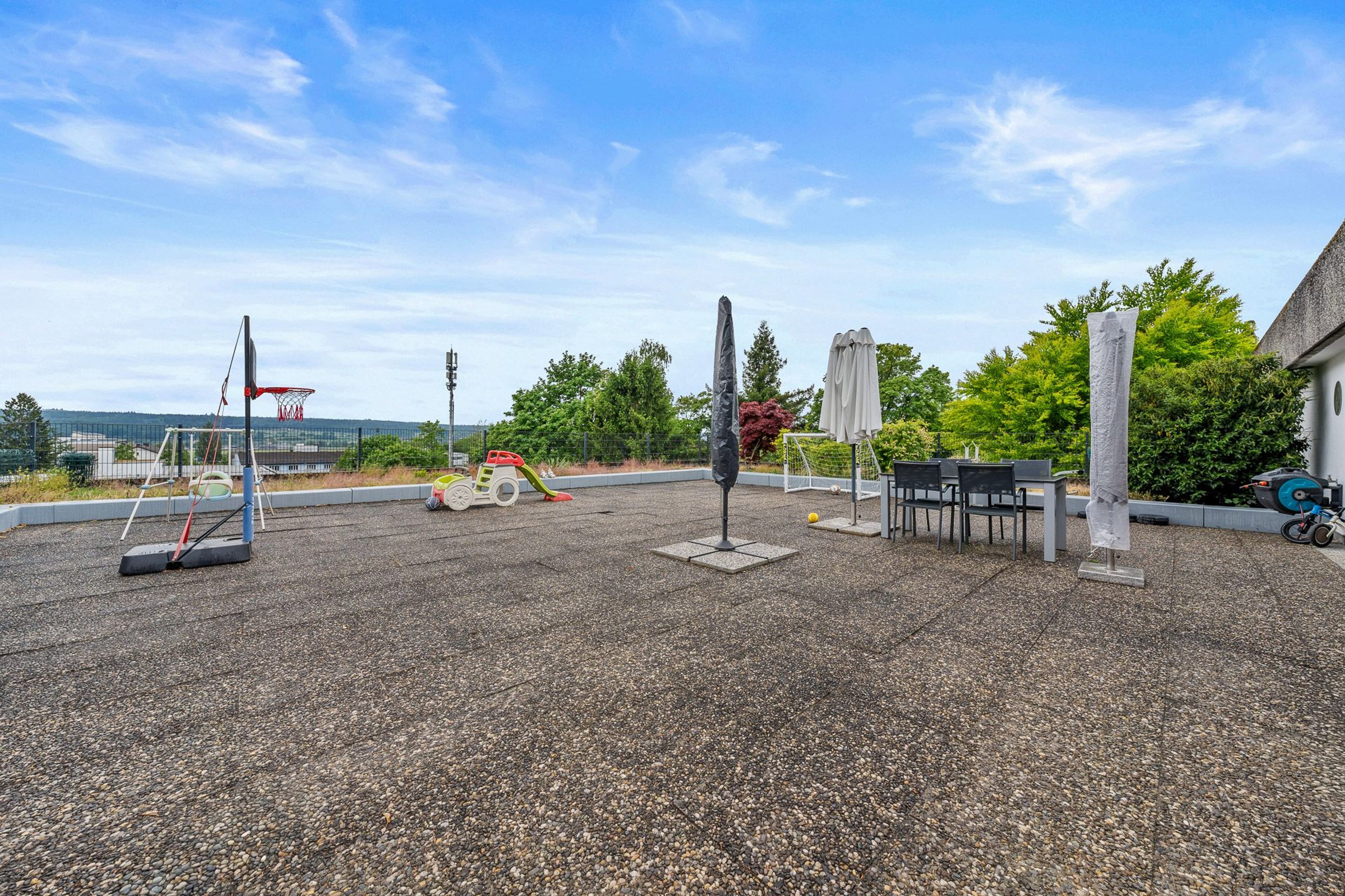 Bellach: 5.5-Zimmer-Terrassenhaus, 200 m² Terrasse, renoviert - Bild 3