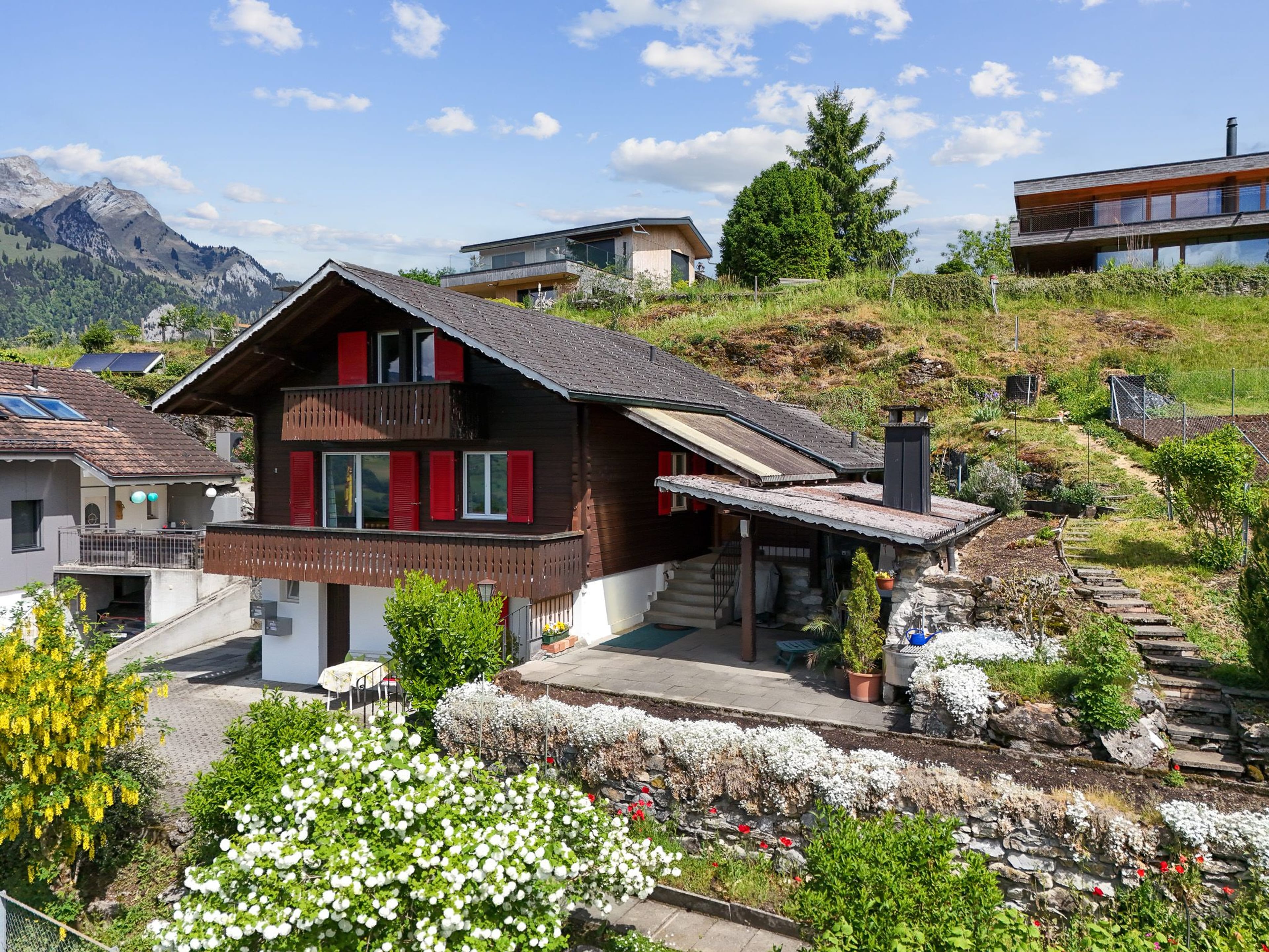 4.5-Zimmer-Einfamilienhaus mit Einliegerwohnung und traumhafter Bergsicht in Ennetmoos - Bild 1