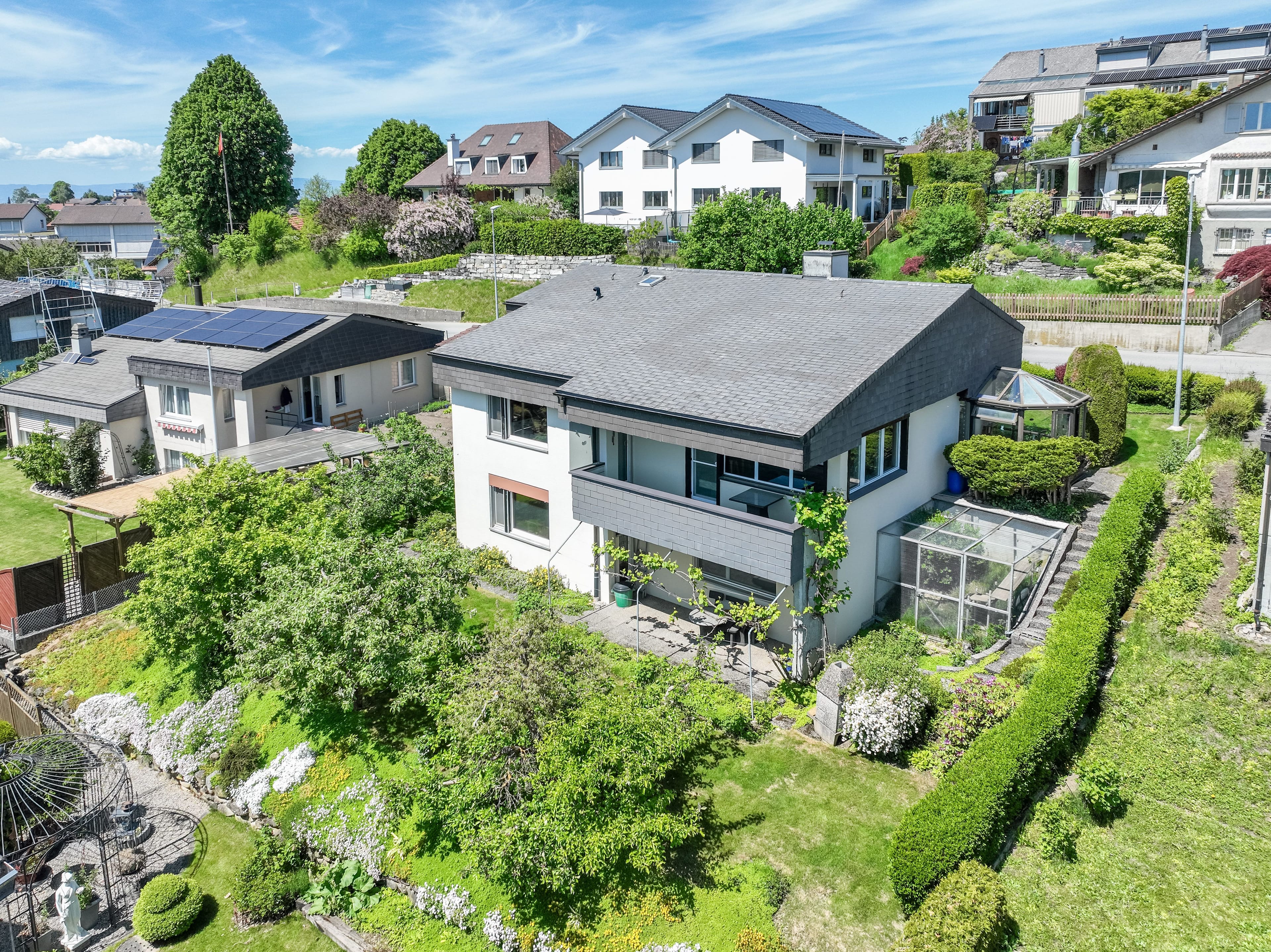 Wohnerlebnis mit Weitsicht und Gartenidylle - 1