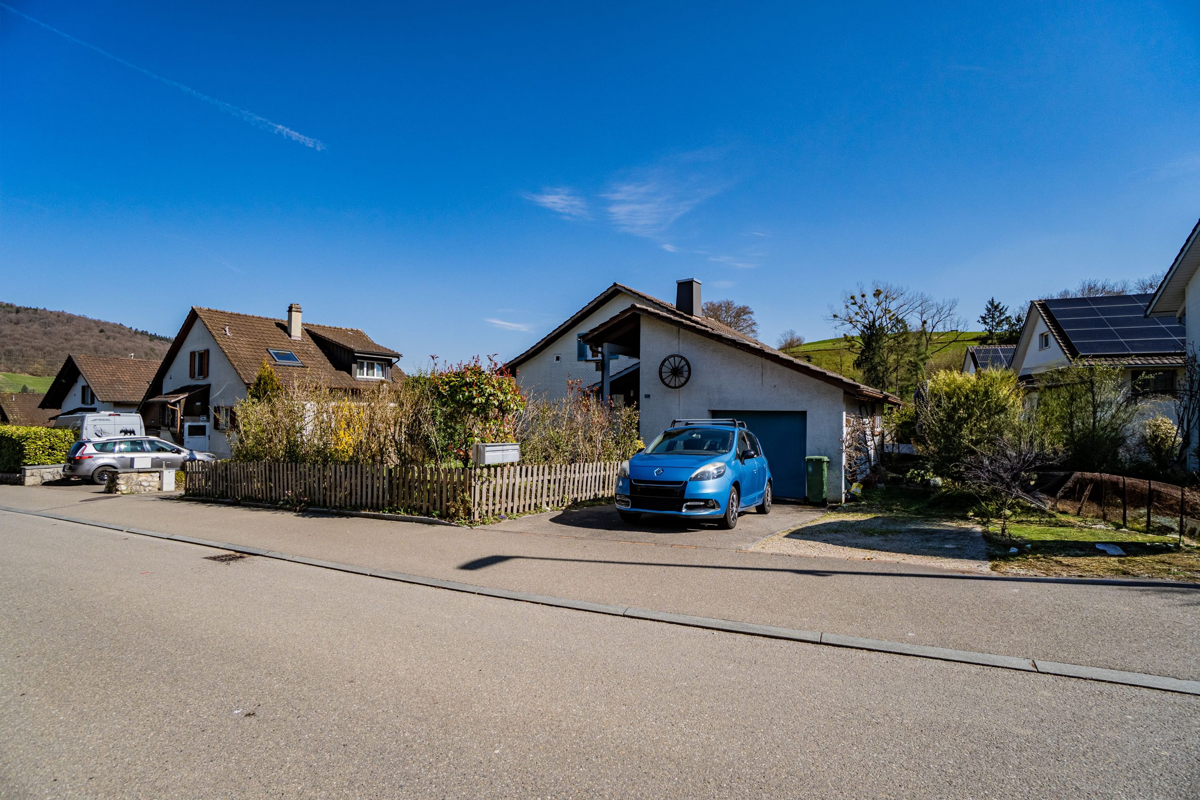 6.5-Zimmer-EFH mit Einliegerwohnung und Garten in Niederweningen - Bild 2