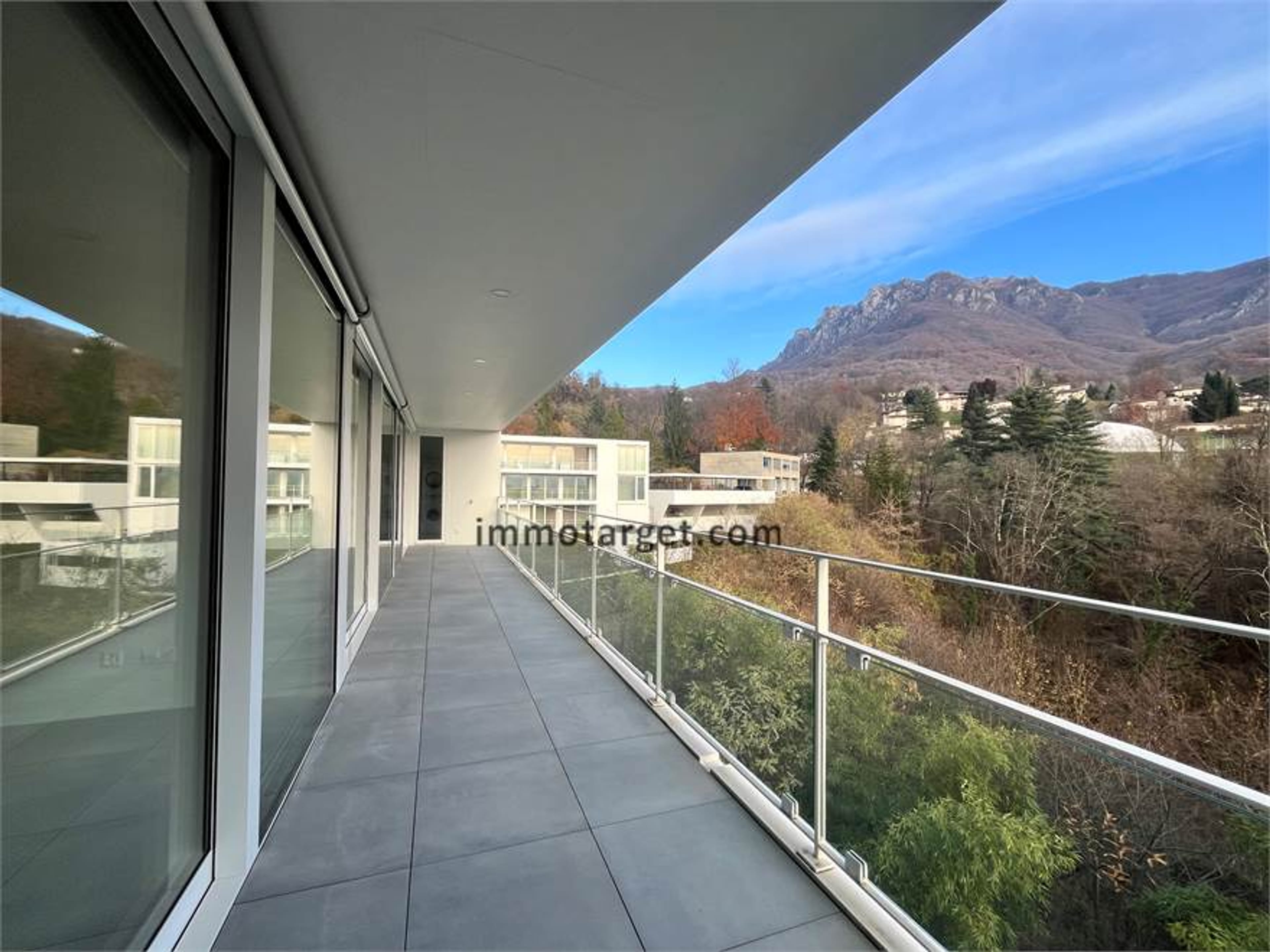 Dino: elegante 3.5 locali con terrazza e vista monti - 1