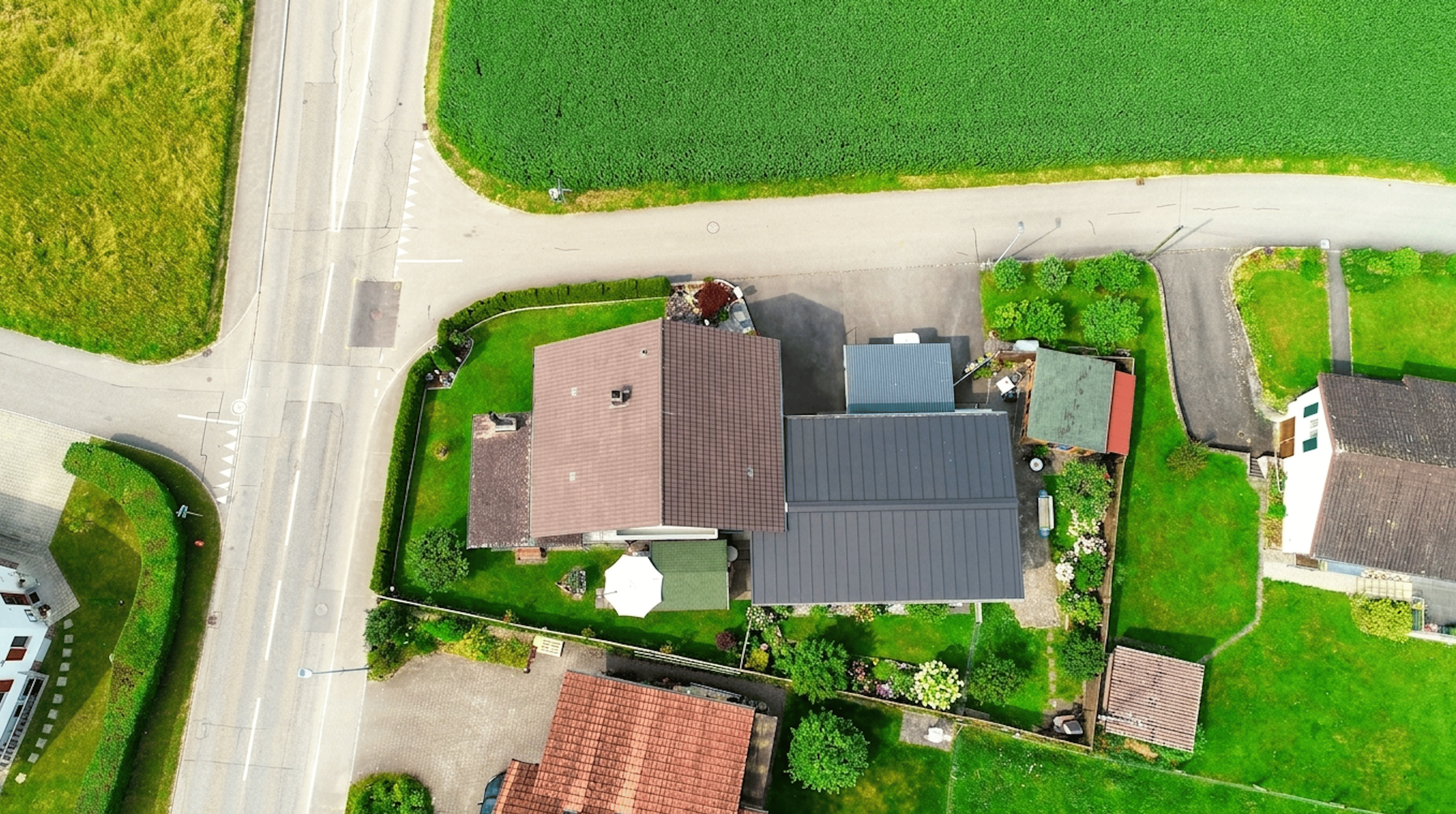 Grosszügiges Zweifamilienhaus mit vielseitigen Nutzungsmöglichkeiten - Bild 3