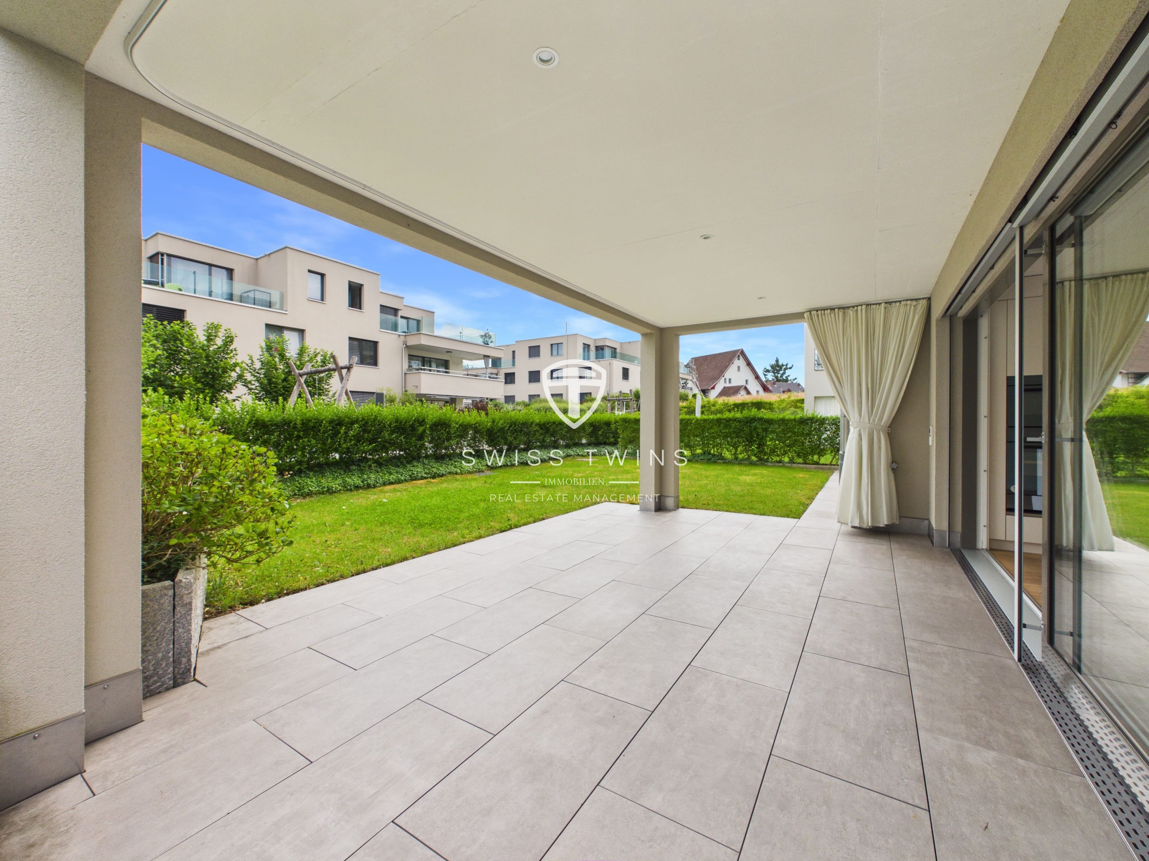 Moderne 3.5-Zi.-Gartenwohnung mit Komfort in Richterswil inklusive 2 Garagenplätze - Bild 1