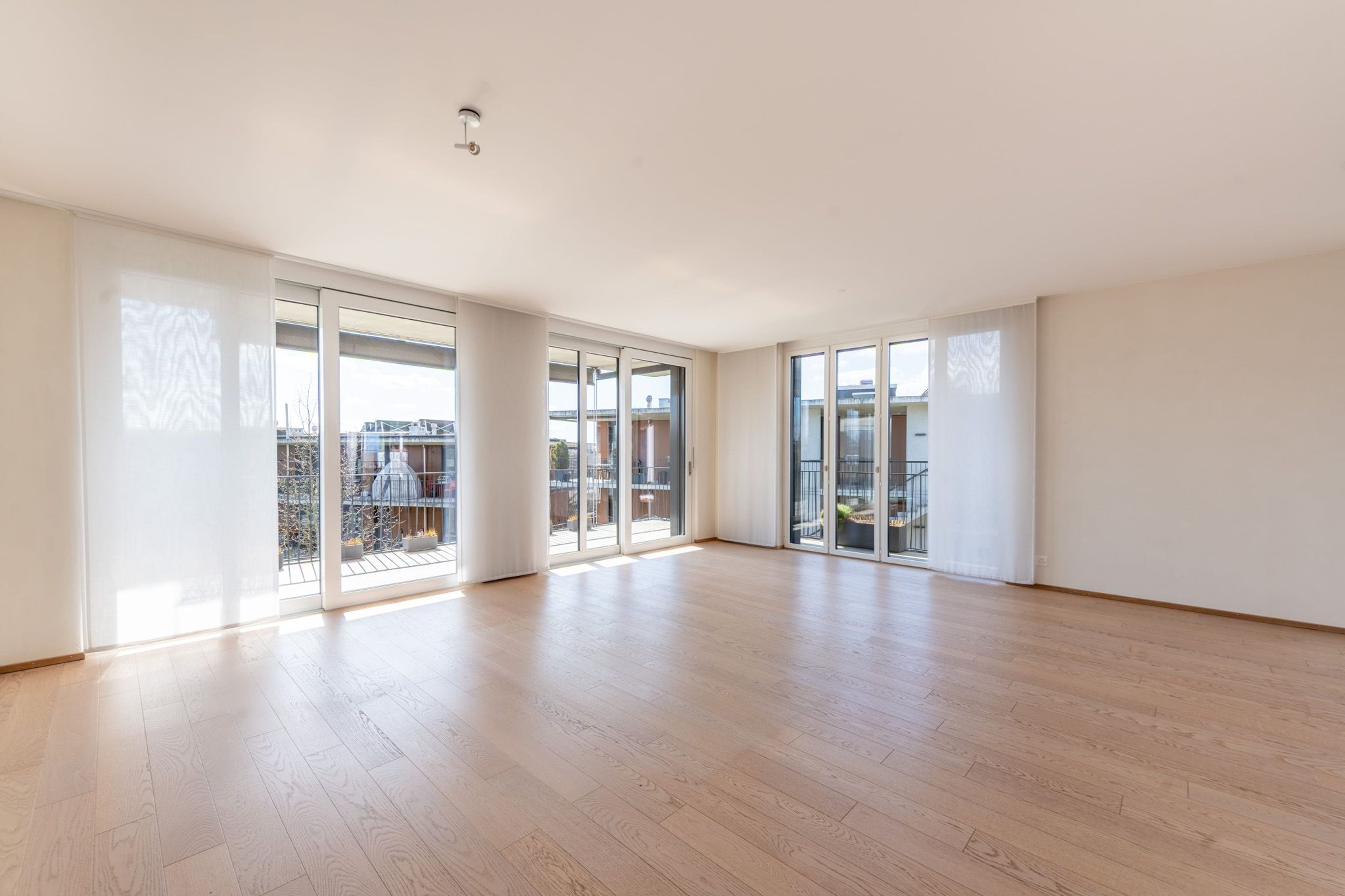 Exklusives Wohnerlebnis: Attikawohnung mit Rundum-Terrasse an begehrter Lage - 3