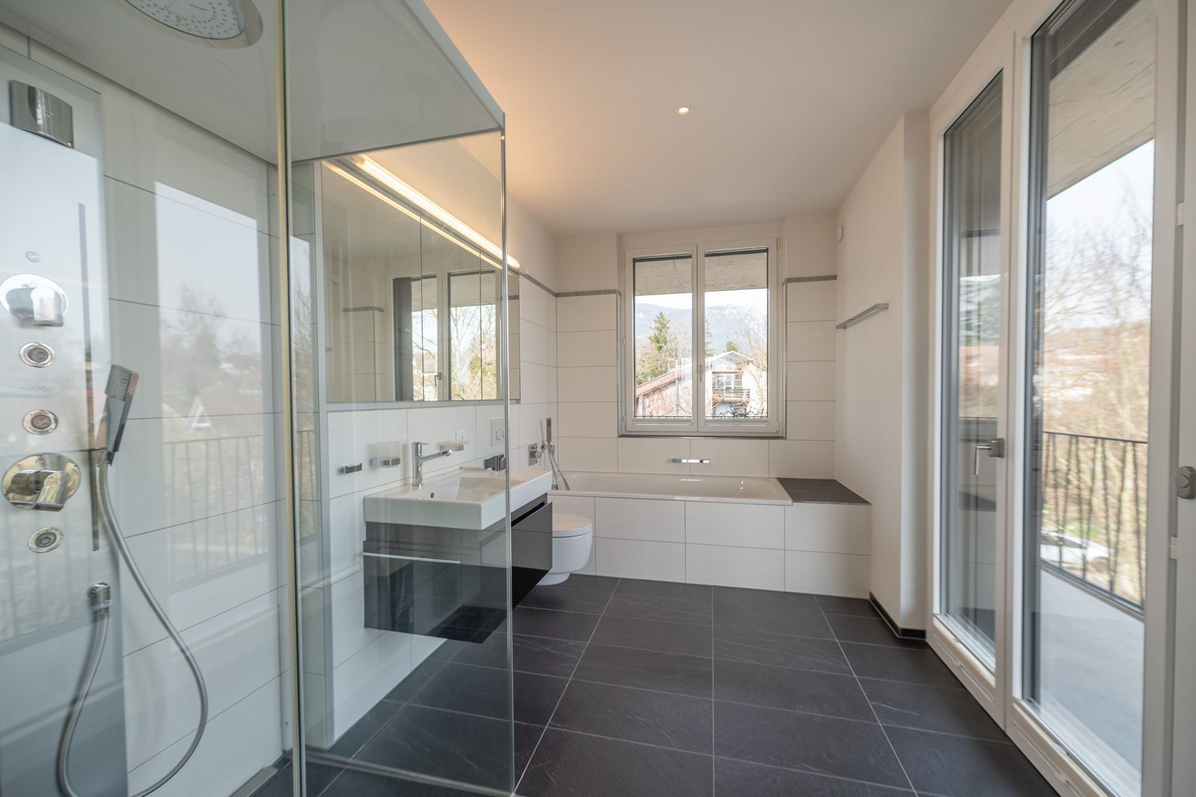 Exklusives Wohnerlebnis: Attikawohnung mit Rundum-Terrasse an begehrter Lage - 12