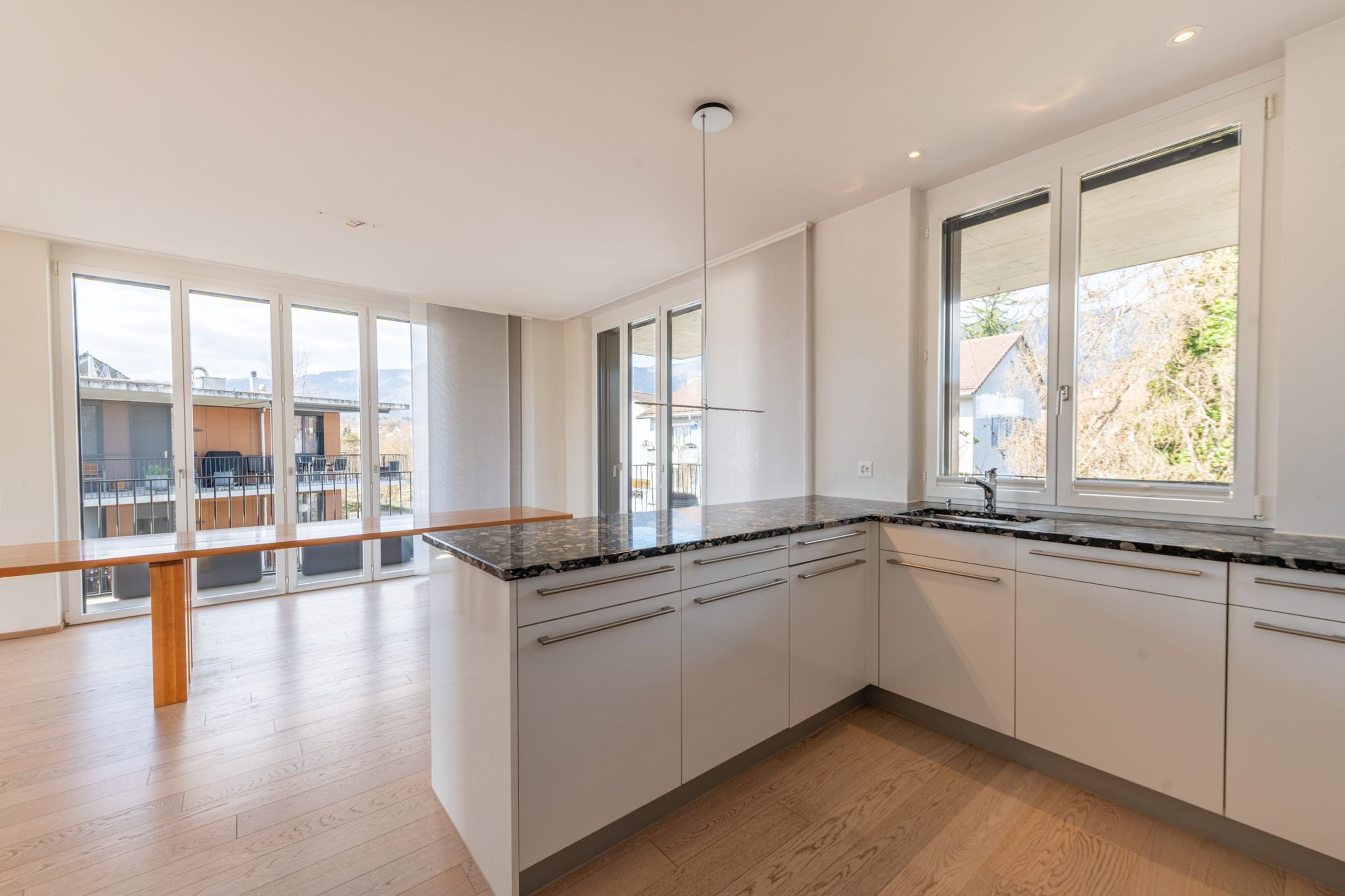 Exklusives Wohnerlebnis: Attikawohnung mit Rundum-Terrasse an begehrter Lage - 4