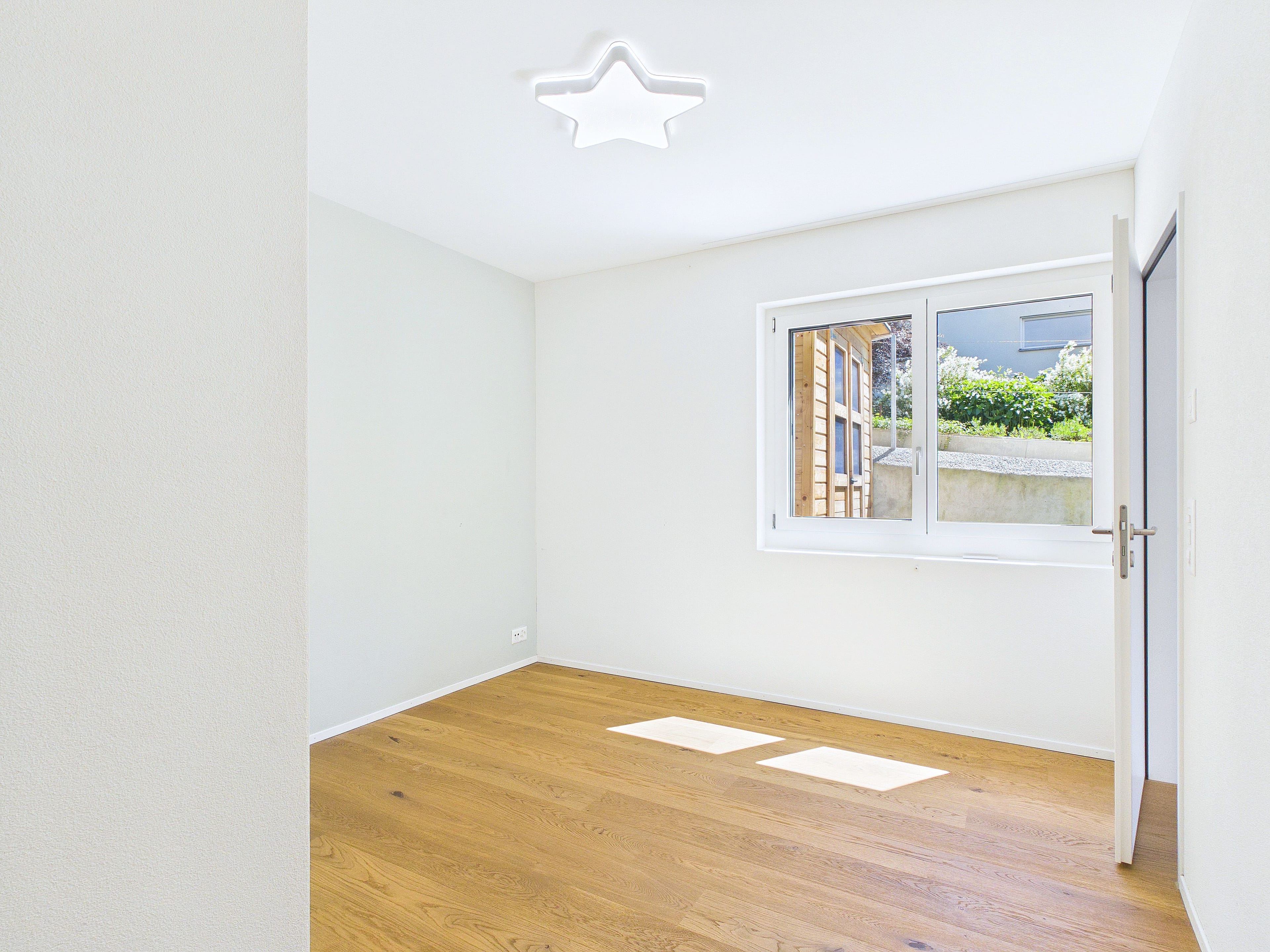 WOW in Eglisau. Terrasse, 100m2 Garten und Privatsphäre - hier stimmt so einiges. - 9