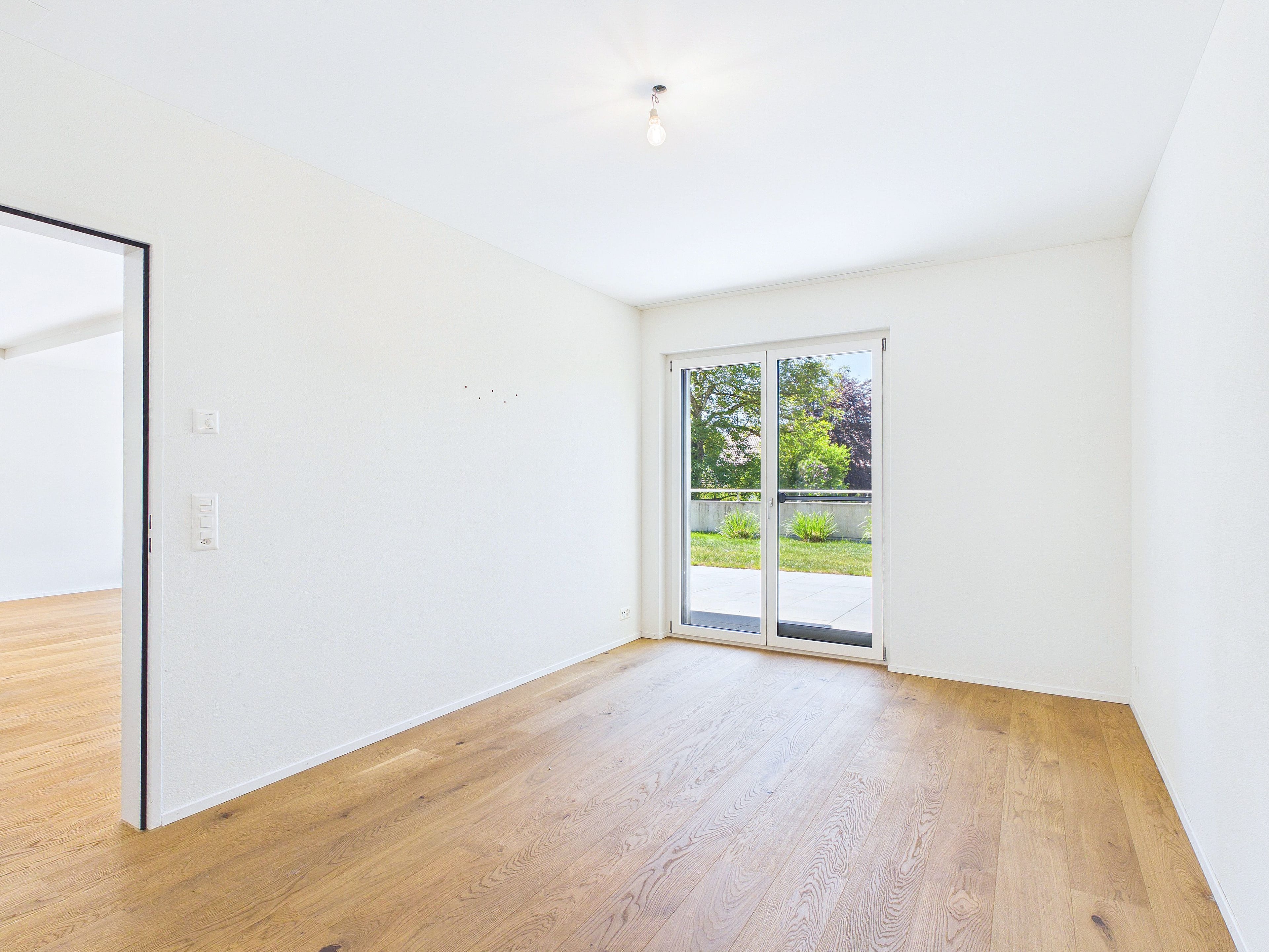 WOW in Eglisau. Terrasse, 100m2 Garten und Privatsphäre - hier stimmt so einiges. - 8
