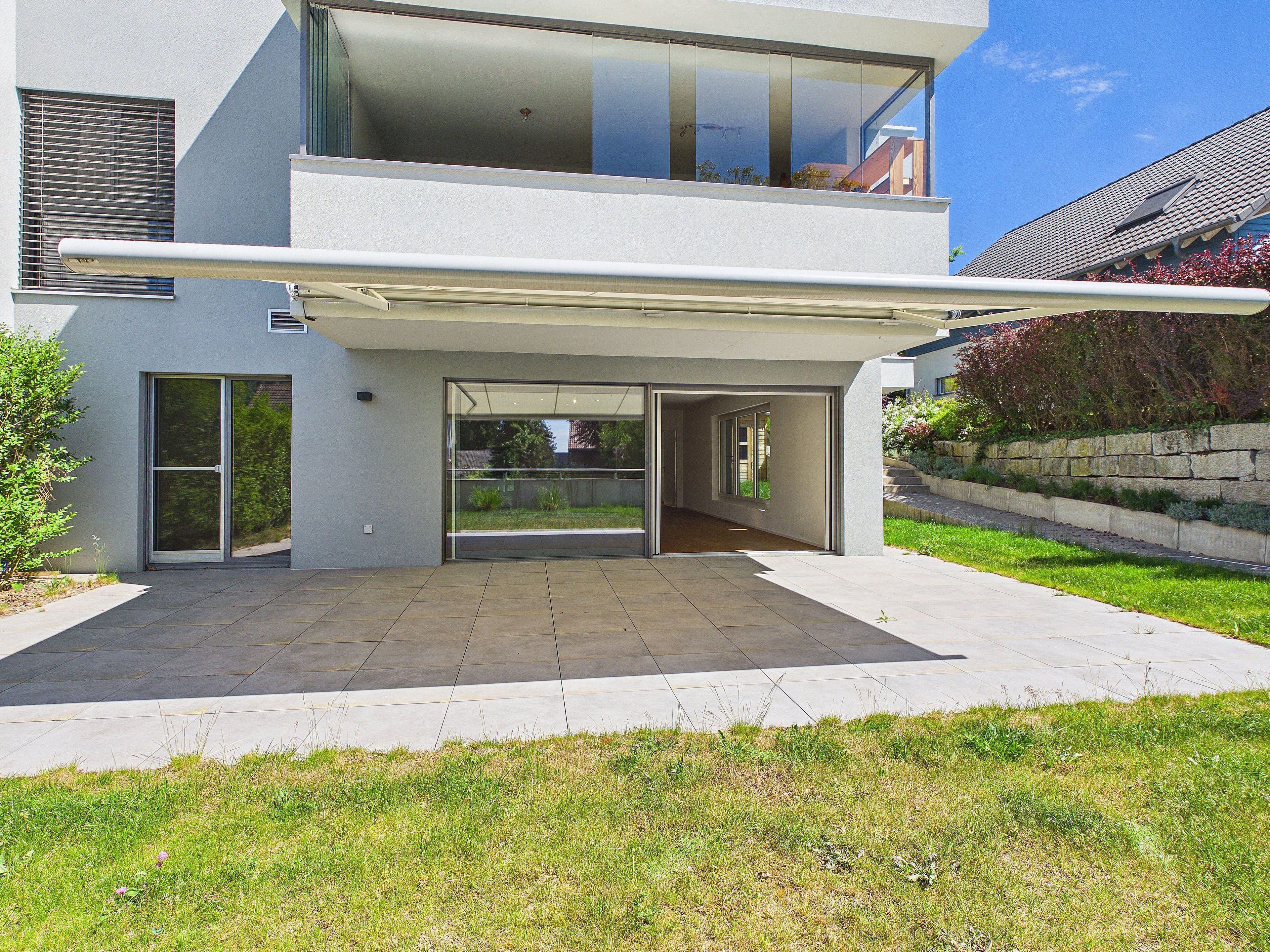 WOW in Eglisau. Terrasse, 100m2 Garten und Privatsphäre - hier stimmt so einiges. - 17