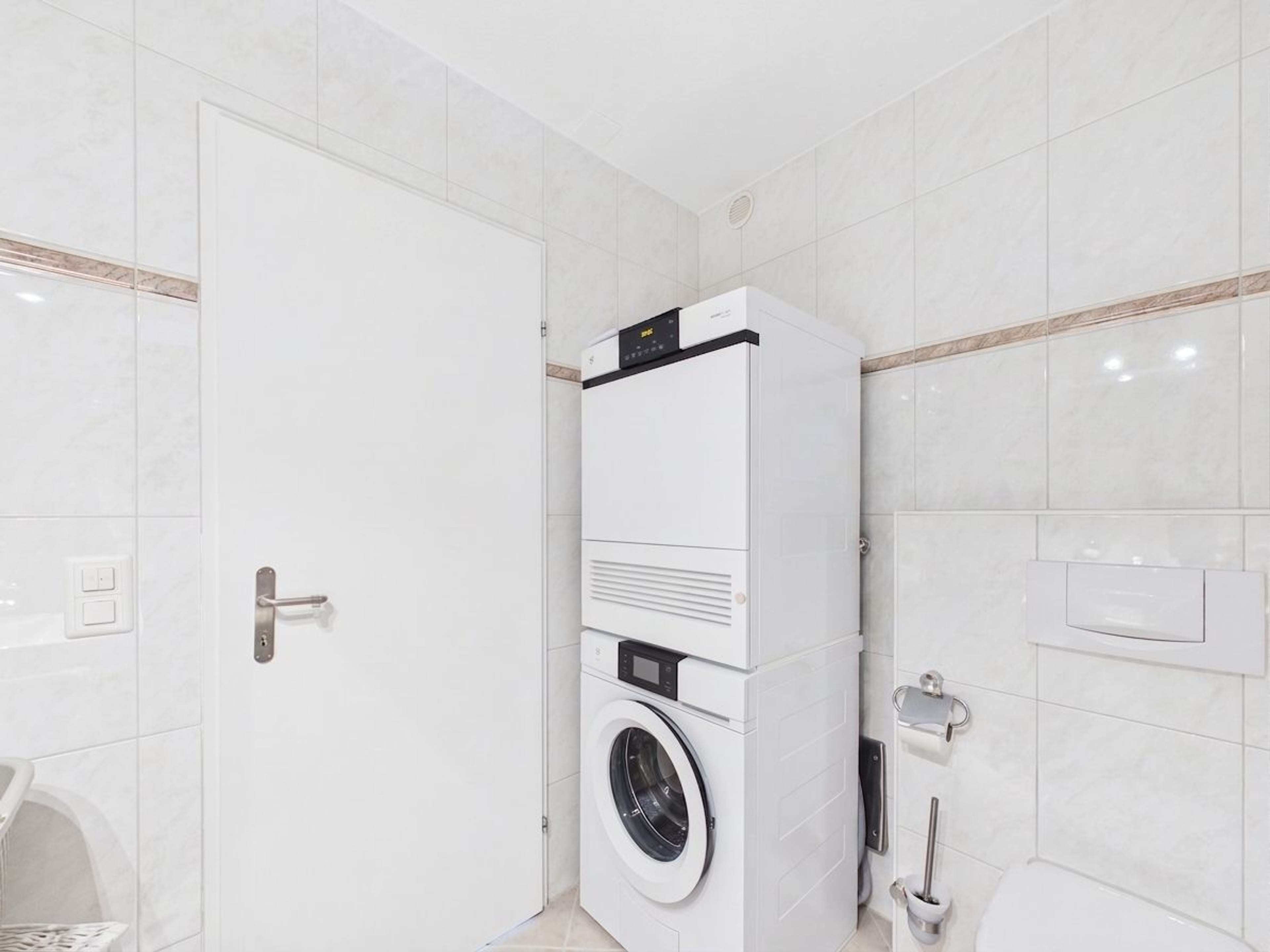 4.5-Zimmer-Wohnung mit grosser Terrasse in Winkel mieten - Bild 11