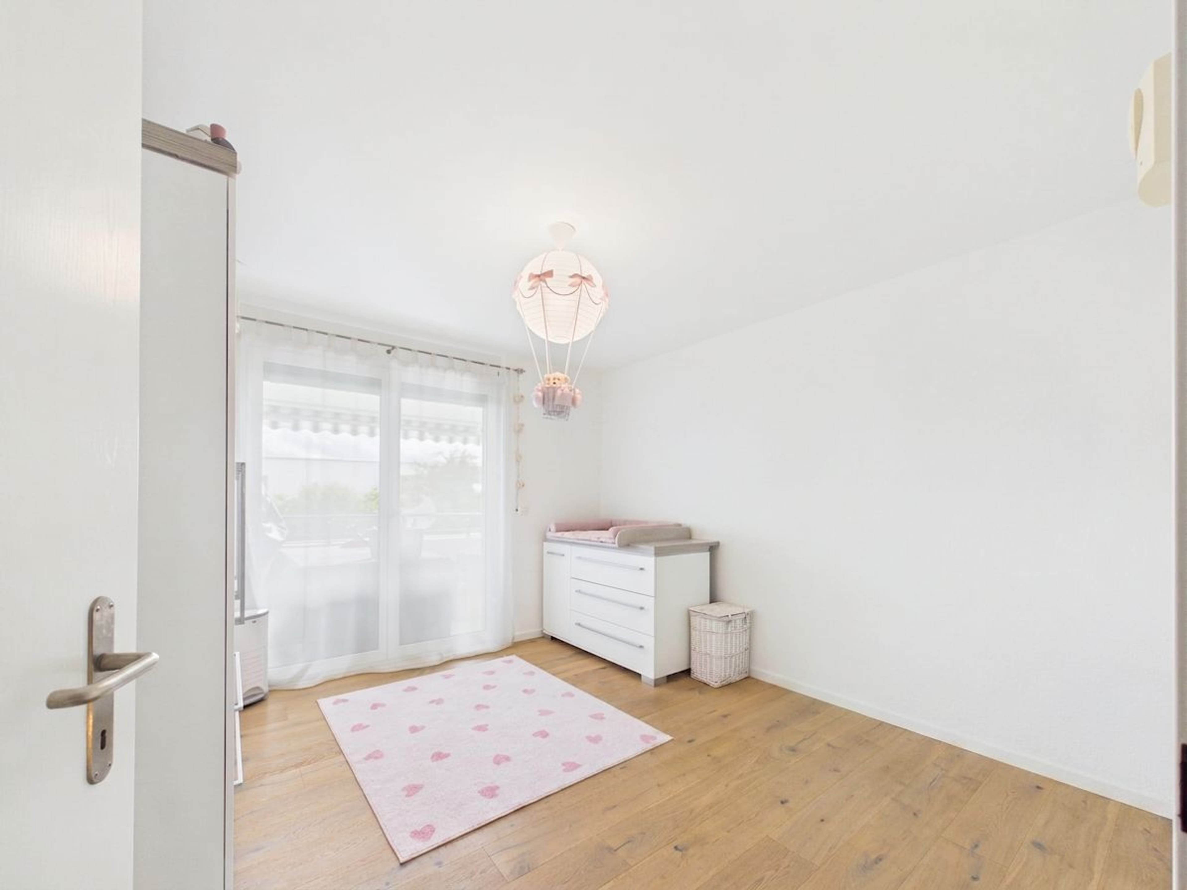 4.5-Zimmer-Wohnung mit grosser Terrasse in Winkel mieten - Bild 9