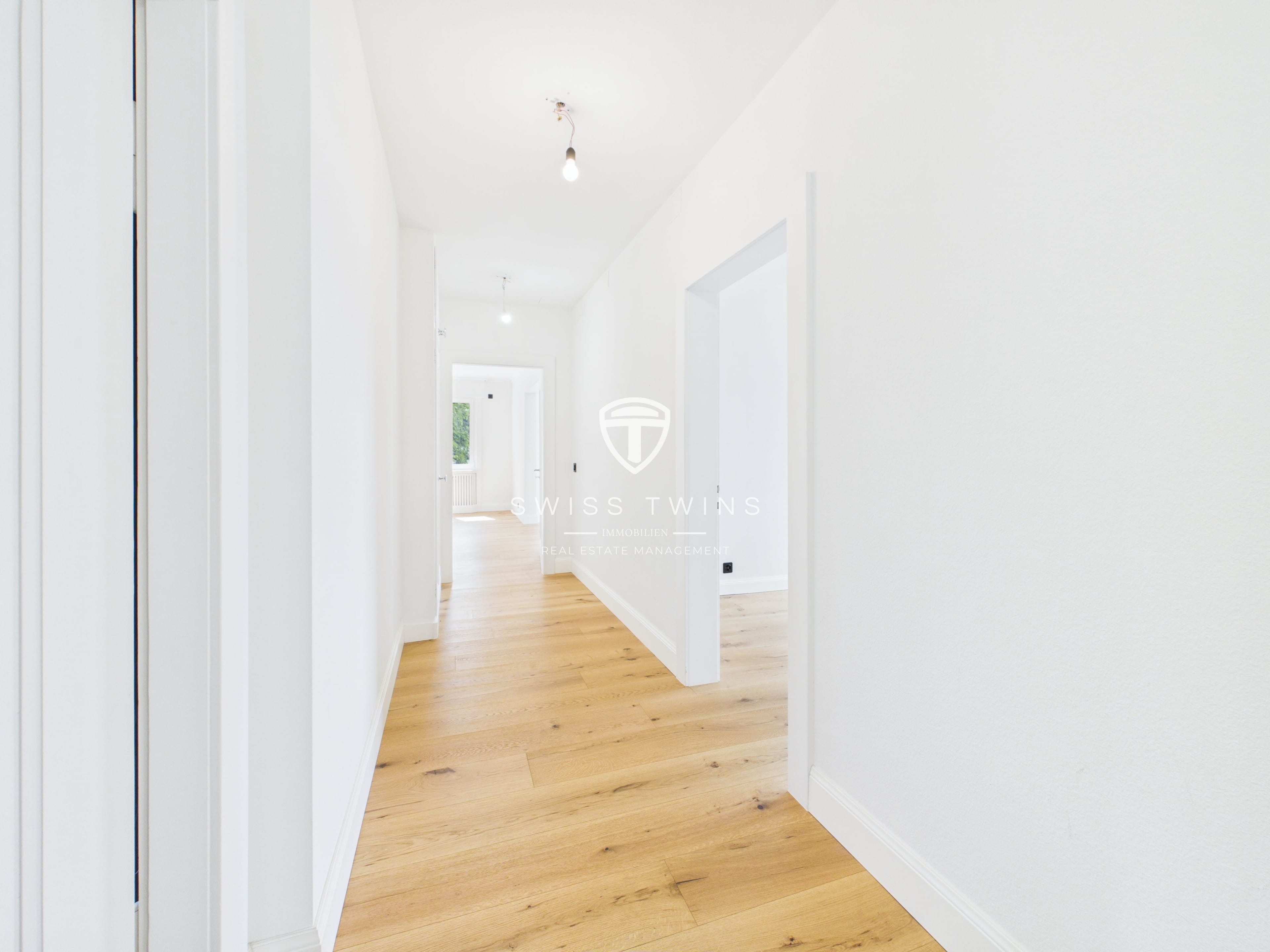Exklusive 3.5 Zimmer-Wohnung mit traumhaftem Seeblick an der Goldküste in Küsnacht - Bild 3