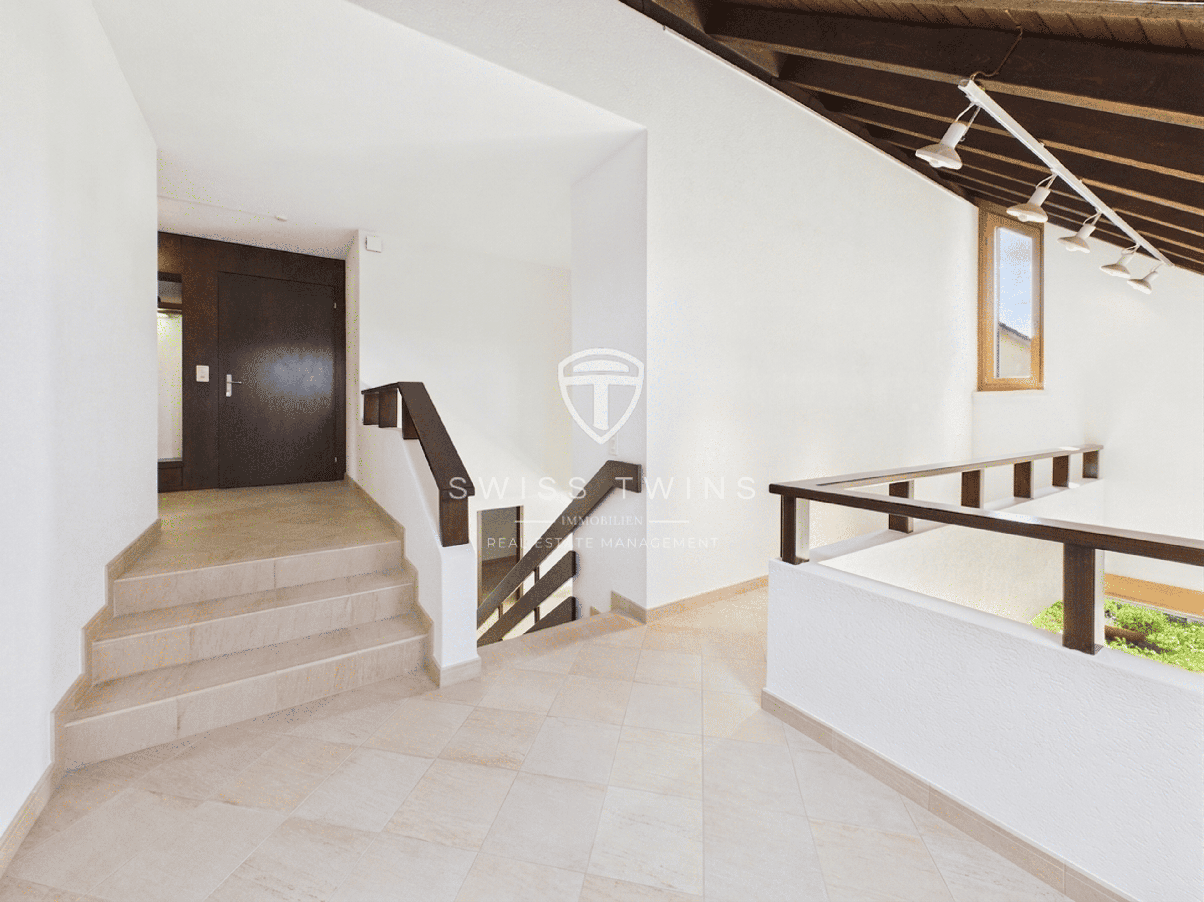 6.5-Zi. Wohnung mit 180 m² Terrasse in Stallikon - Bild 1