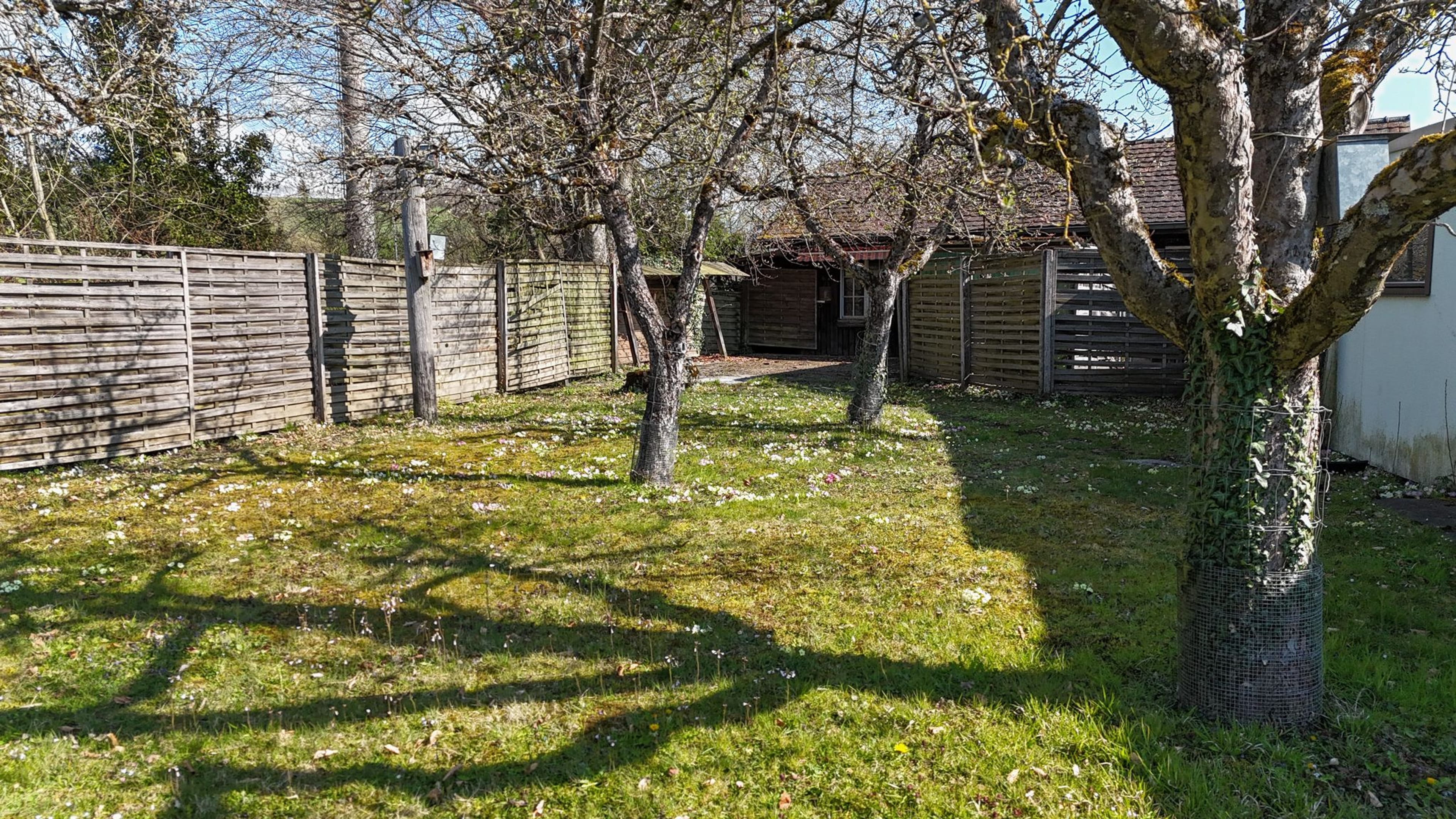Einfamilienhaus mit Gartenhaus und viel Platz für Tiere und Hobbys - 24