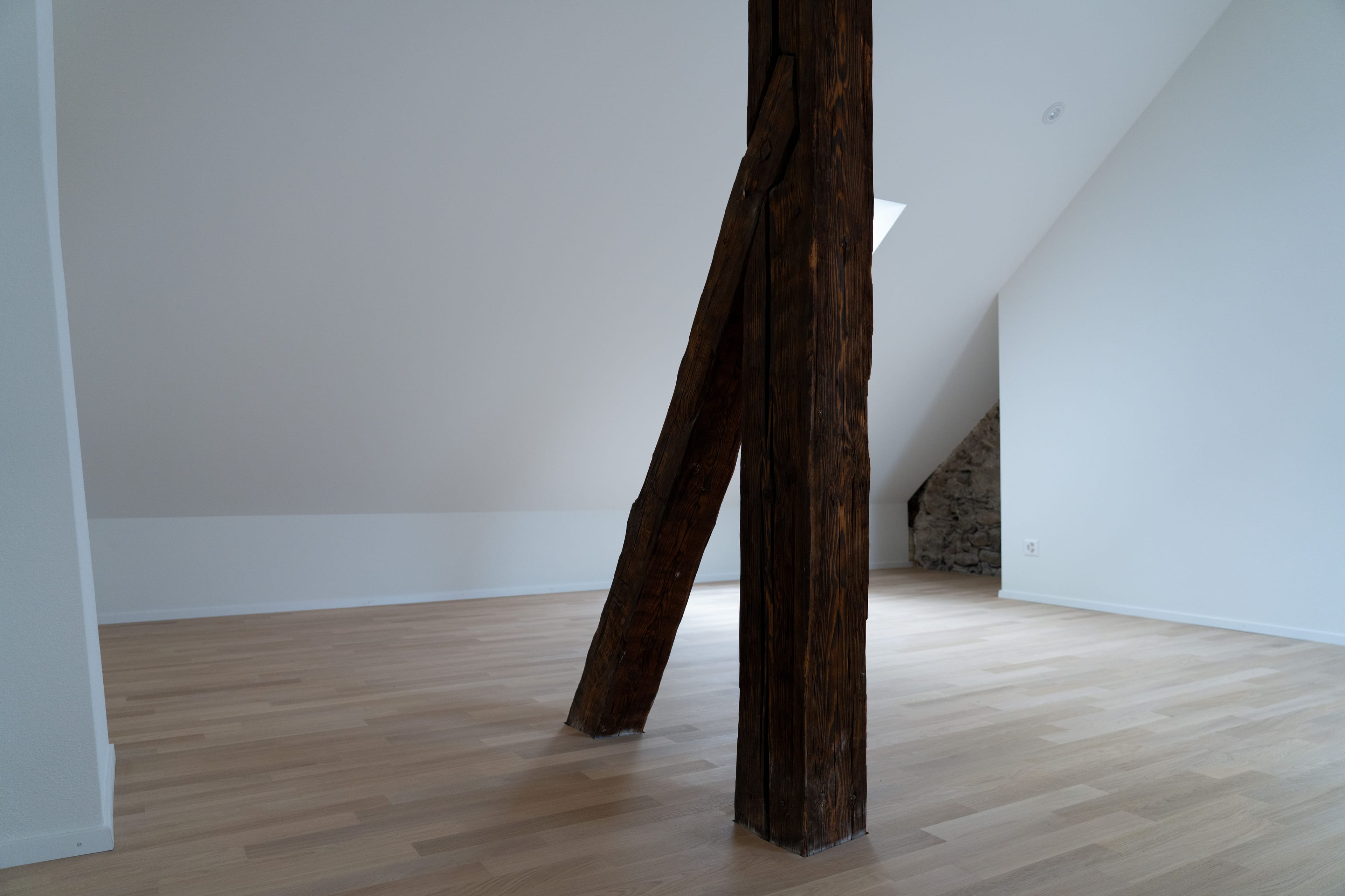 Charmante, kernsanierte 4.5-Zimmer-Dachmaisonettewohnung - 13