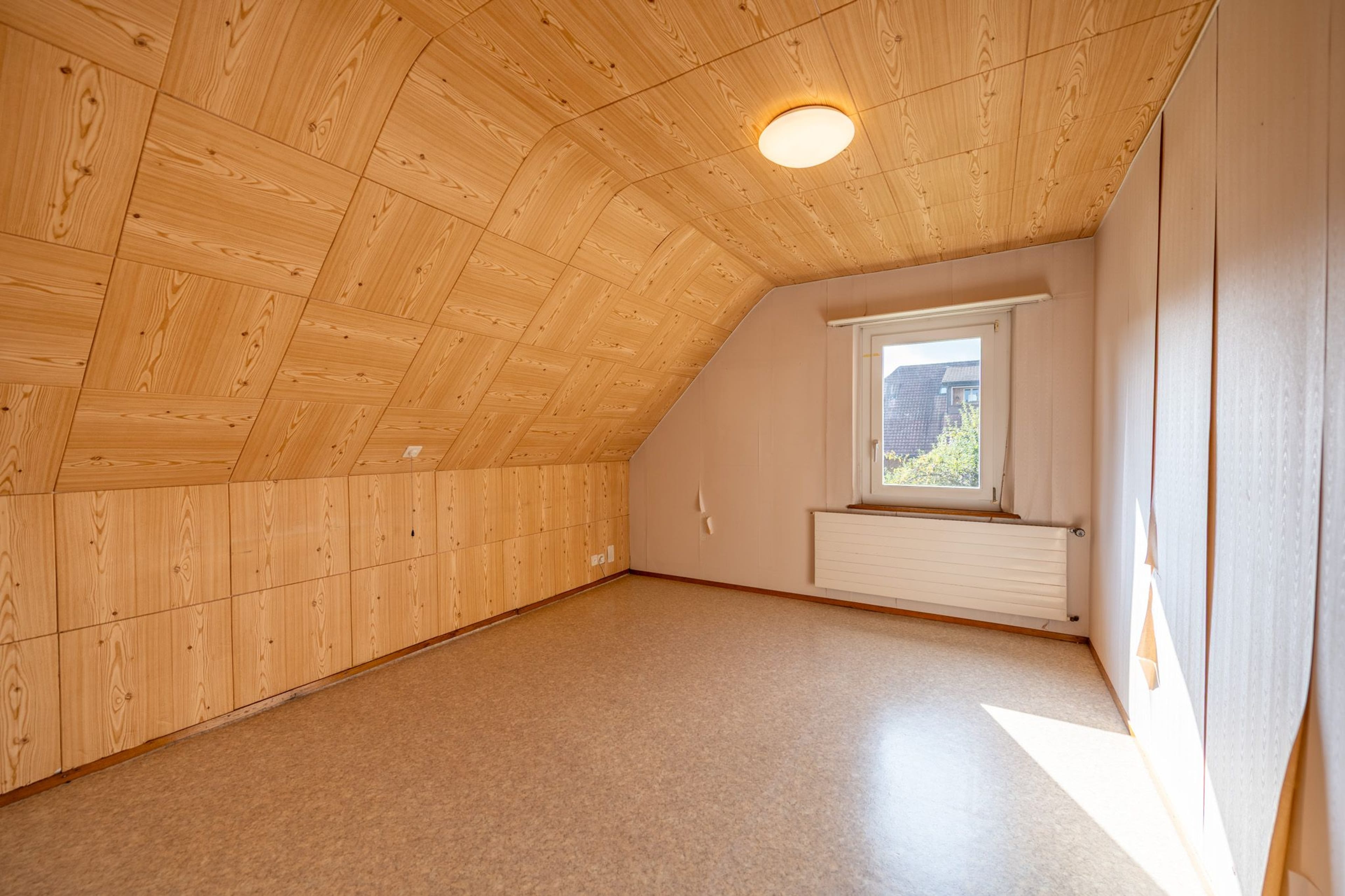 Sanierung oder Neubau: Grosszügiges Grundstück mit viel Potenzial - Bild 8