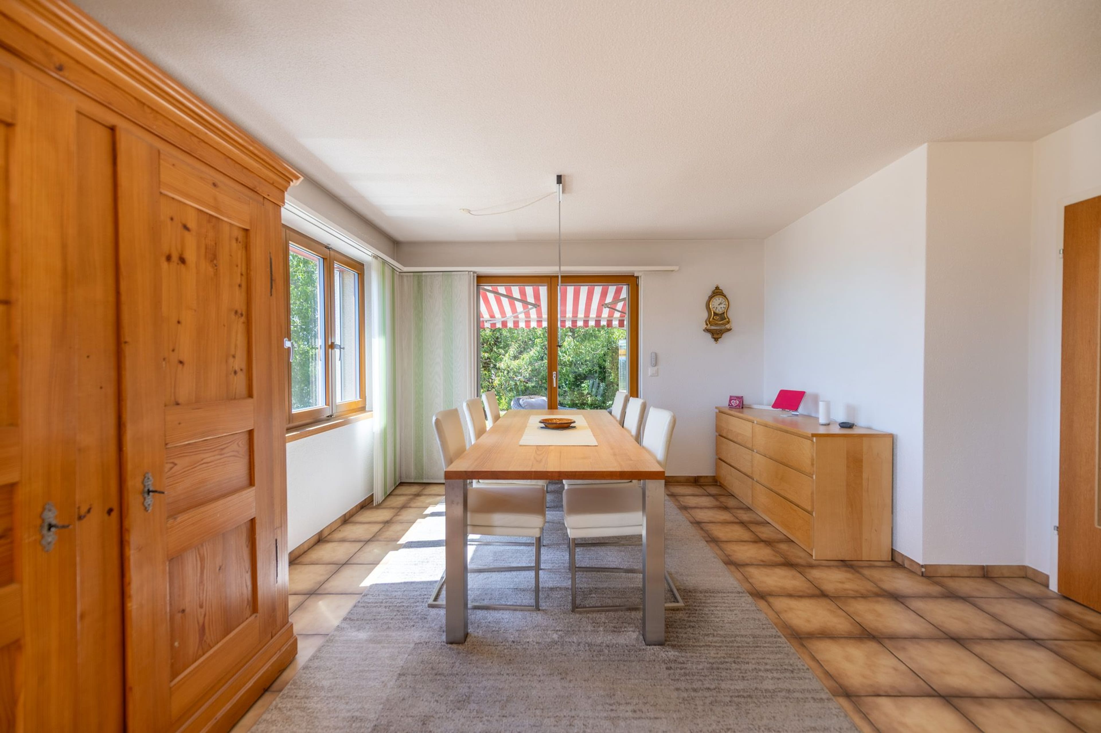 Ihr neues Zuhause: Grosszügiges Einfamilienhaus mit Weitsicht und Gartenparadies - Bild 6