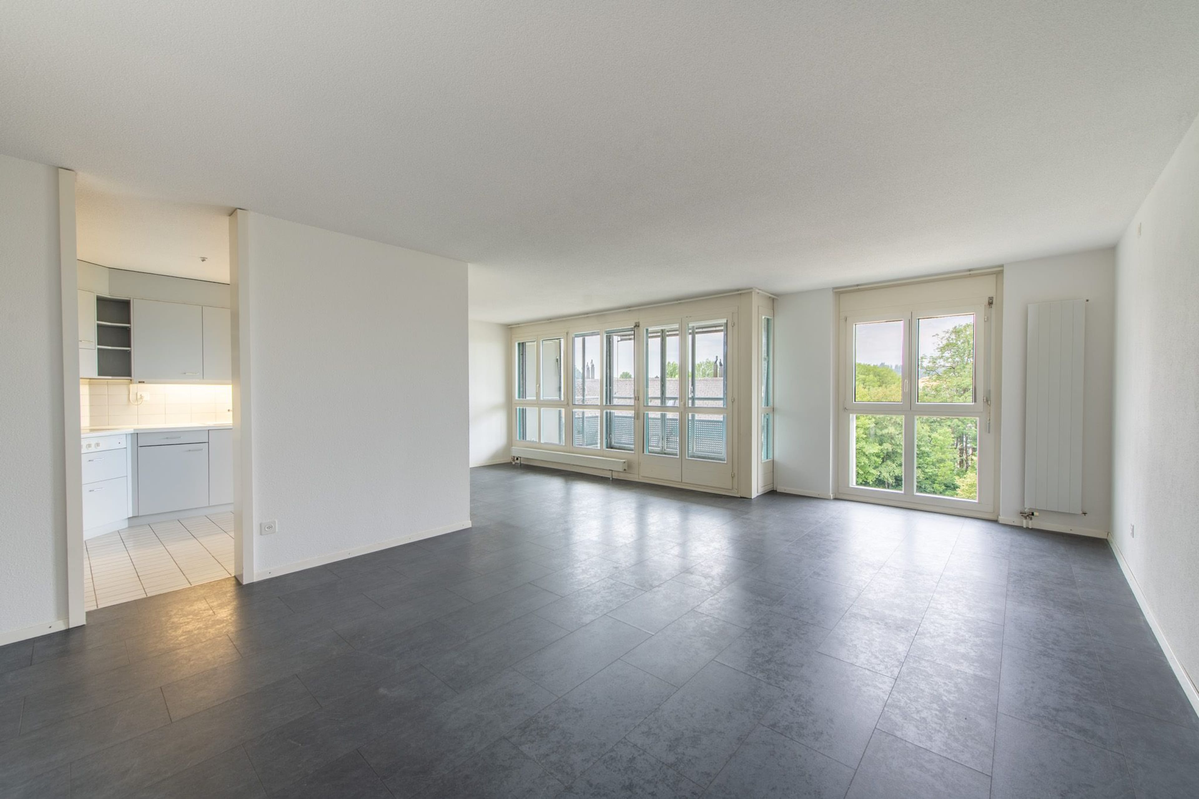 Grosszügige 2.5-Zimmerwohnung in grüner Oase - Bild 2