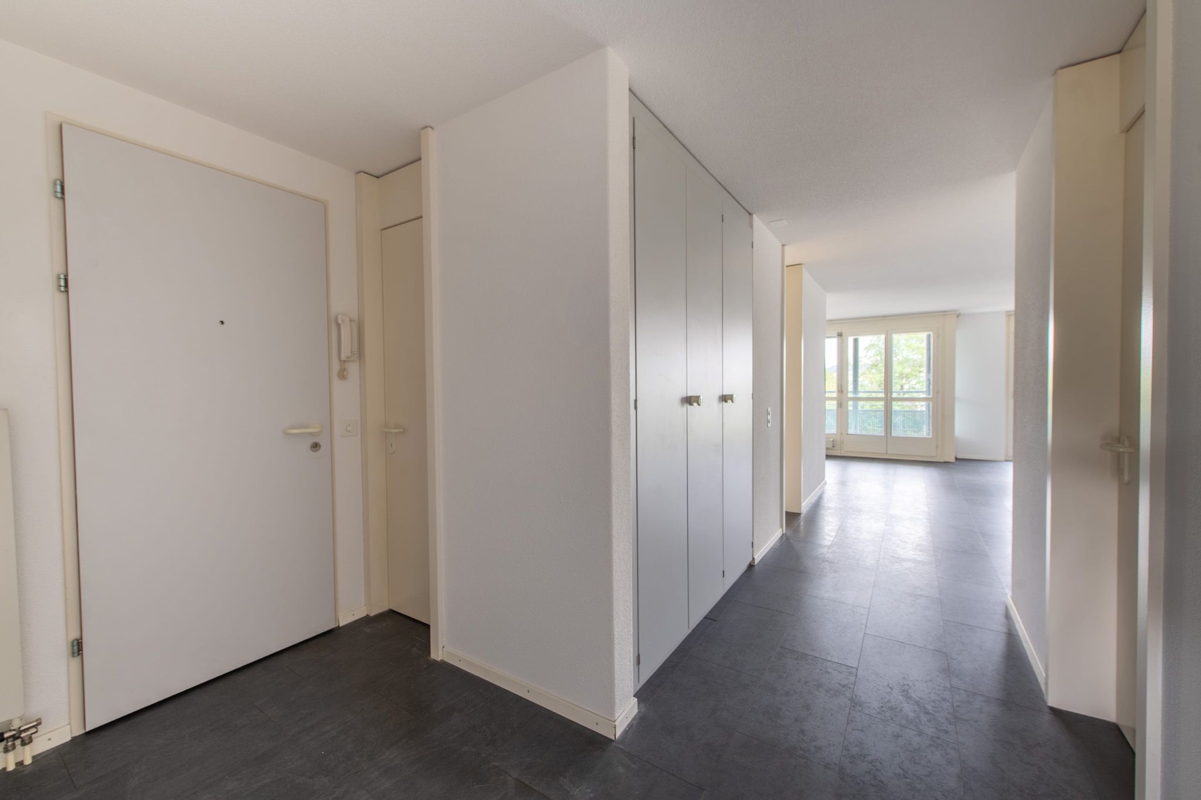 Grosszügige 2.5-Zimmerwohnung in grüner Oase - Bild 6