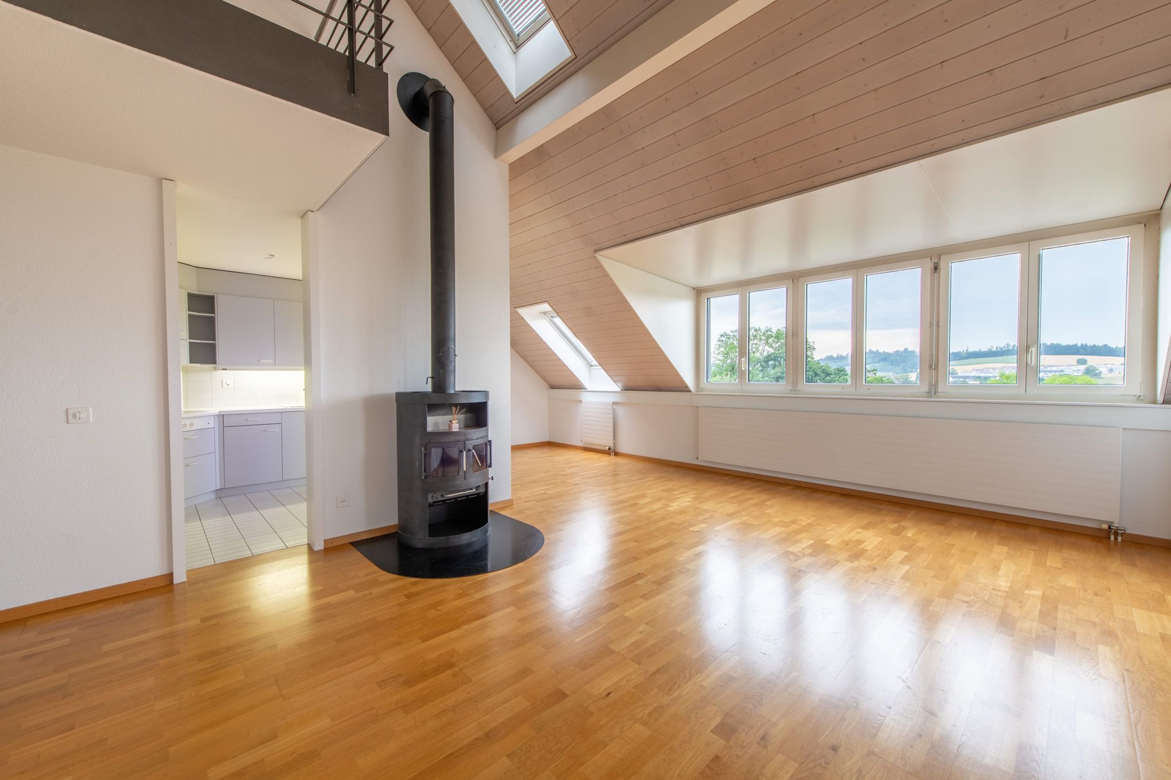 Duplexwohnung mit gemütlichem Cheminée & eigener Waschmaschine - Bild 2