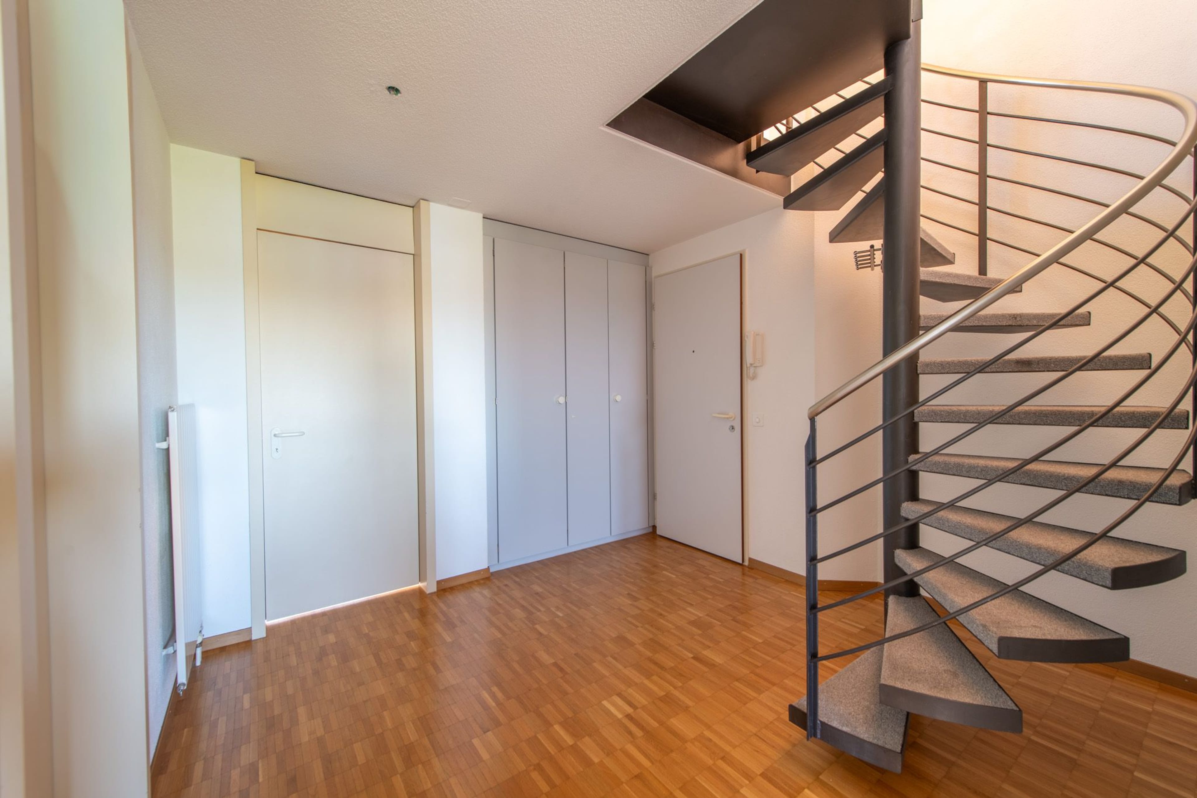Duplexwohnung mit gemütlichem Cheminée & eigener Waschmaschine - Bild 6