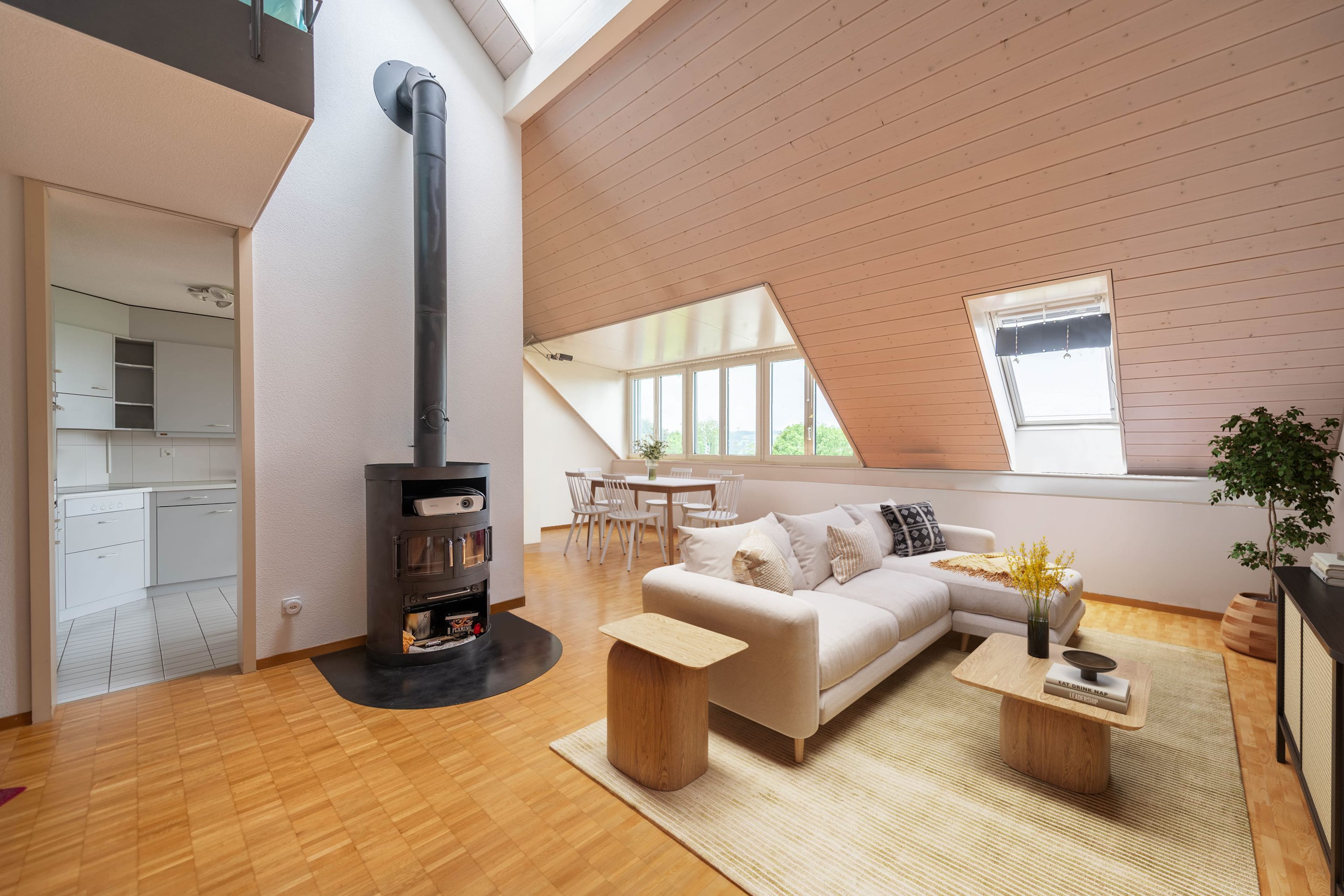 Duplexwohnung mit gemütlichem Cheminée & eigener Waschmaschine - Bild 1