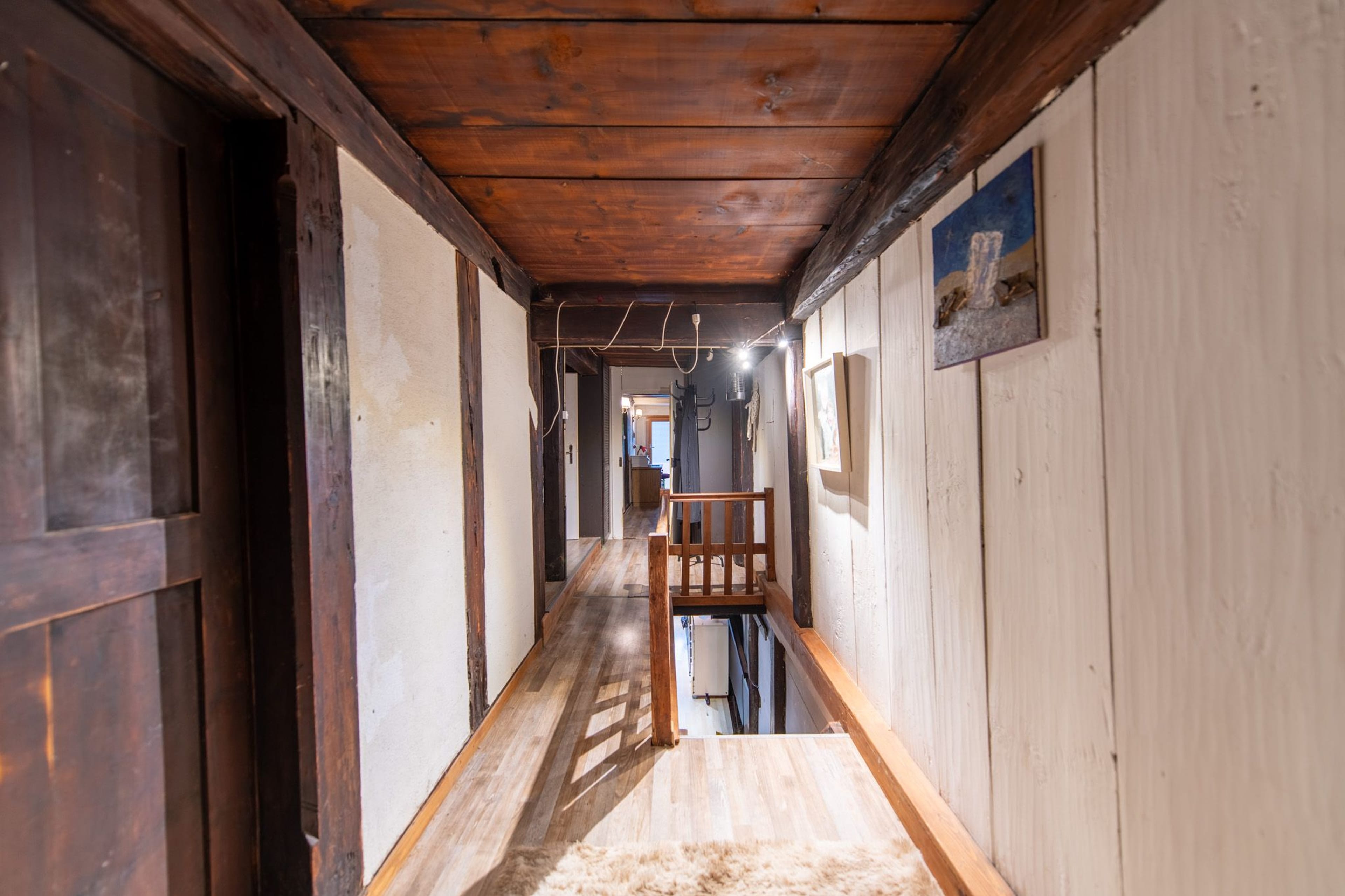 Grosses Bauernhaus direkt am Bach mit Landparzelle und Ausbaupotenzial - Bild 10