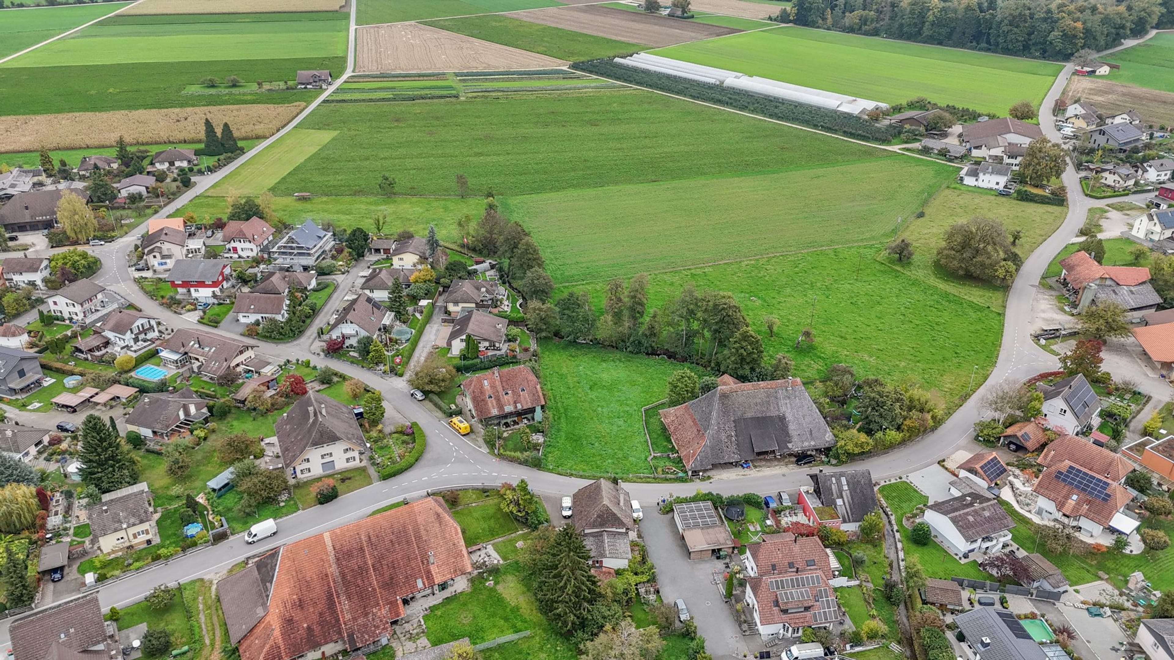 Grosses Bauernhaus direkt am Bach mit Landparzelle und Ausbaupotenzial - Bild 25