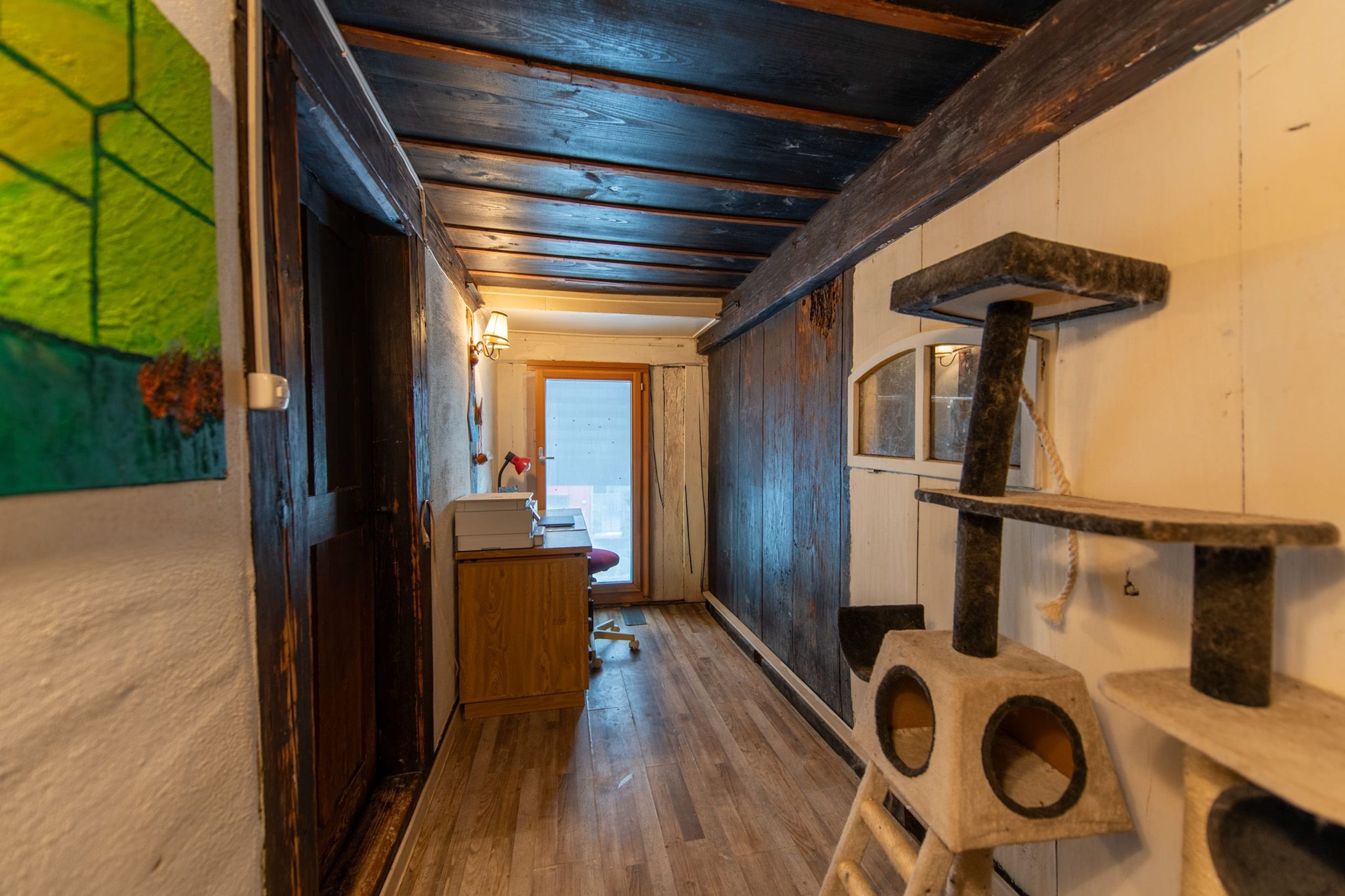 Grosses Bauernhaus direkt am Bach mit Landparzelle und Ausbaupotenzial - Bild 6